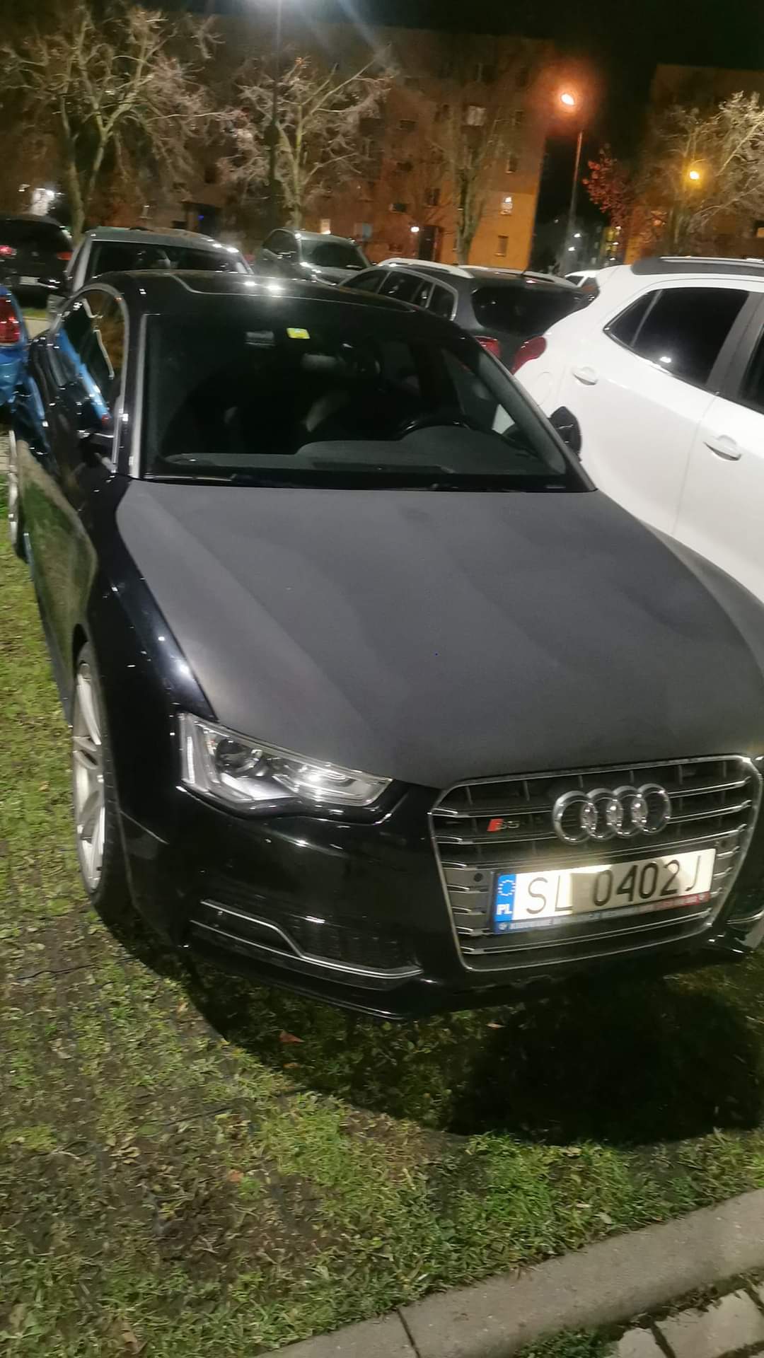 Skradziono pojazd o numerach rejestracyjnych SL0402J