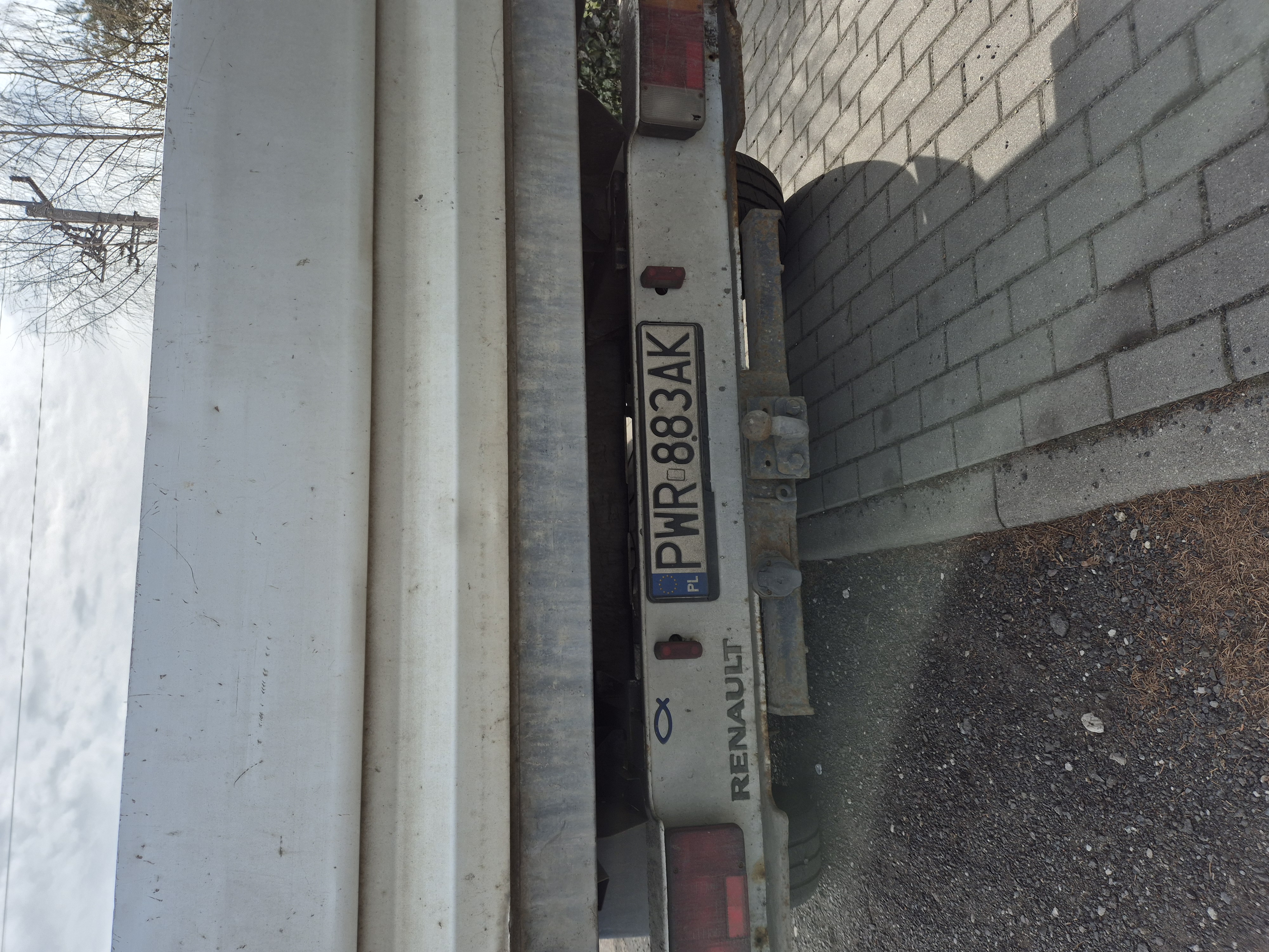 Pirat drogowy w pojeździe o numerach rejestracyjnych PWR883AK