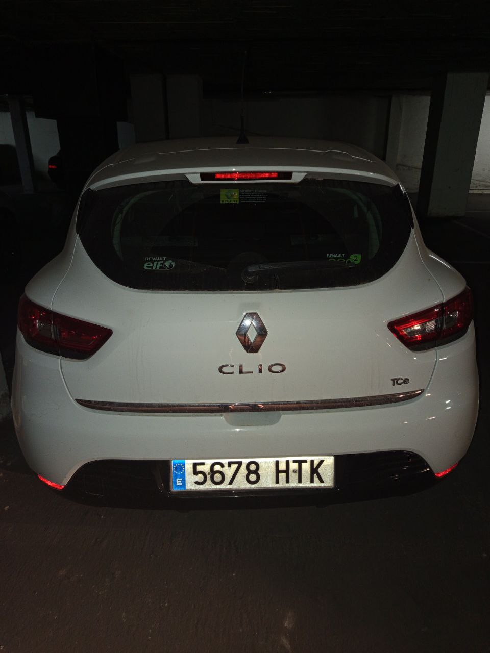 Mistrz parkowania w pojeździe o numerach 5678HTK