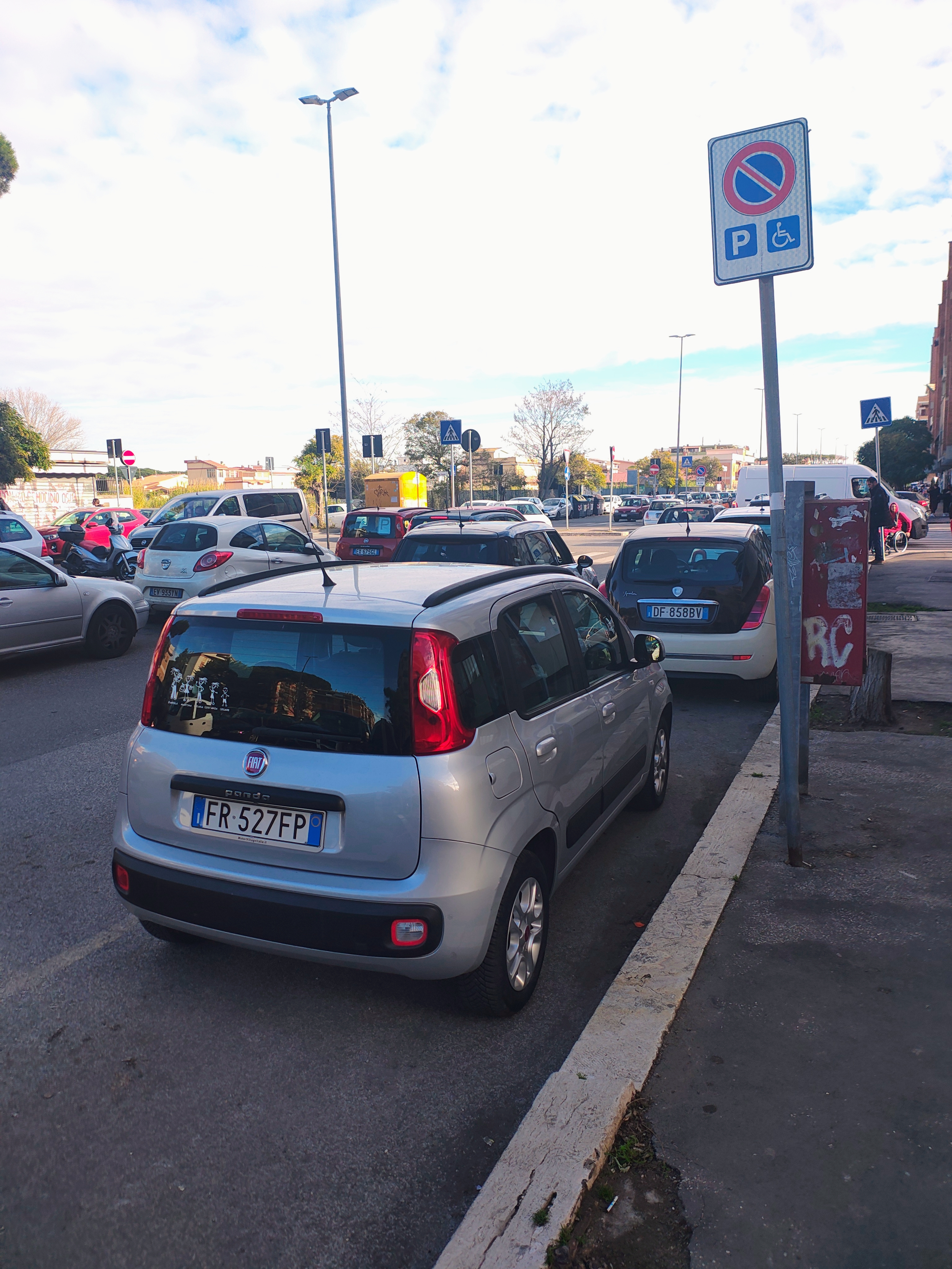 Mistrz parkowania w pojeździe o numerach FR527FP