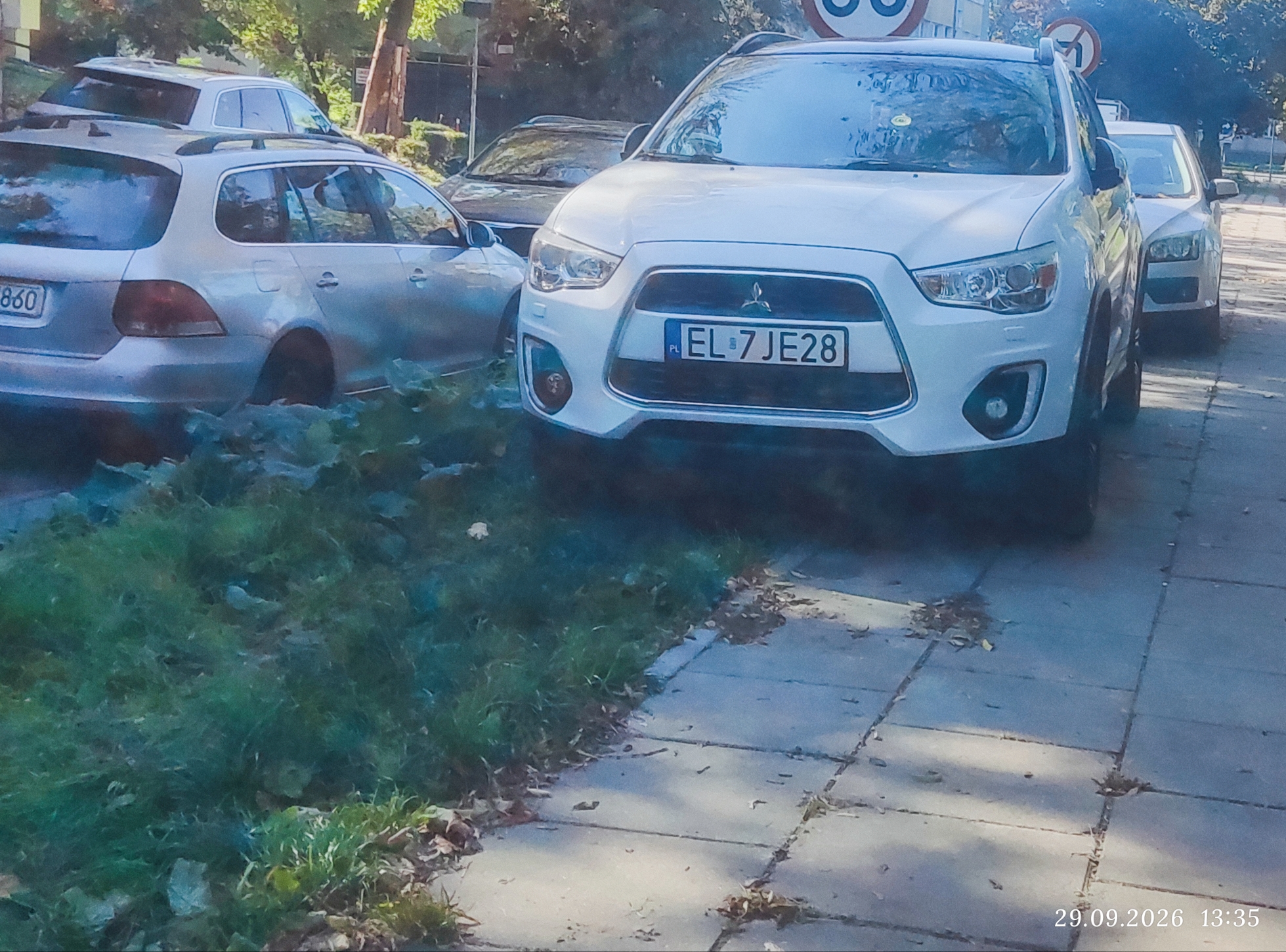 Mistrz parkowania w pojeździe o numerach EL7JE28