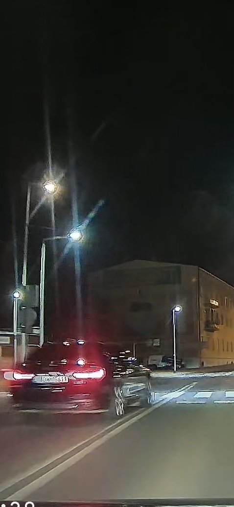 Pirat drogowy w pojeździe o numerach rejestracyjnych DW1S611