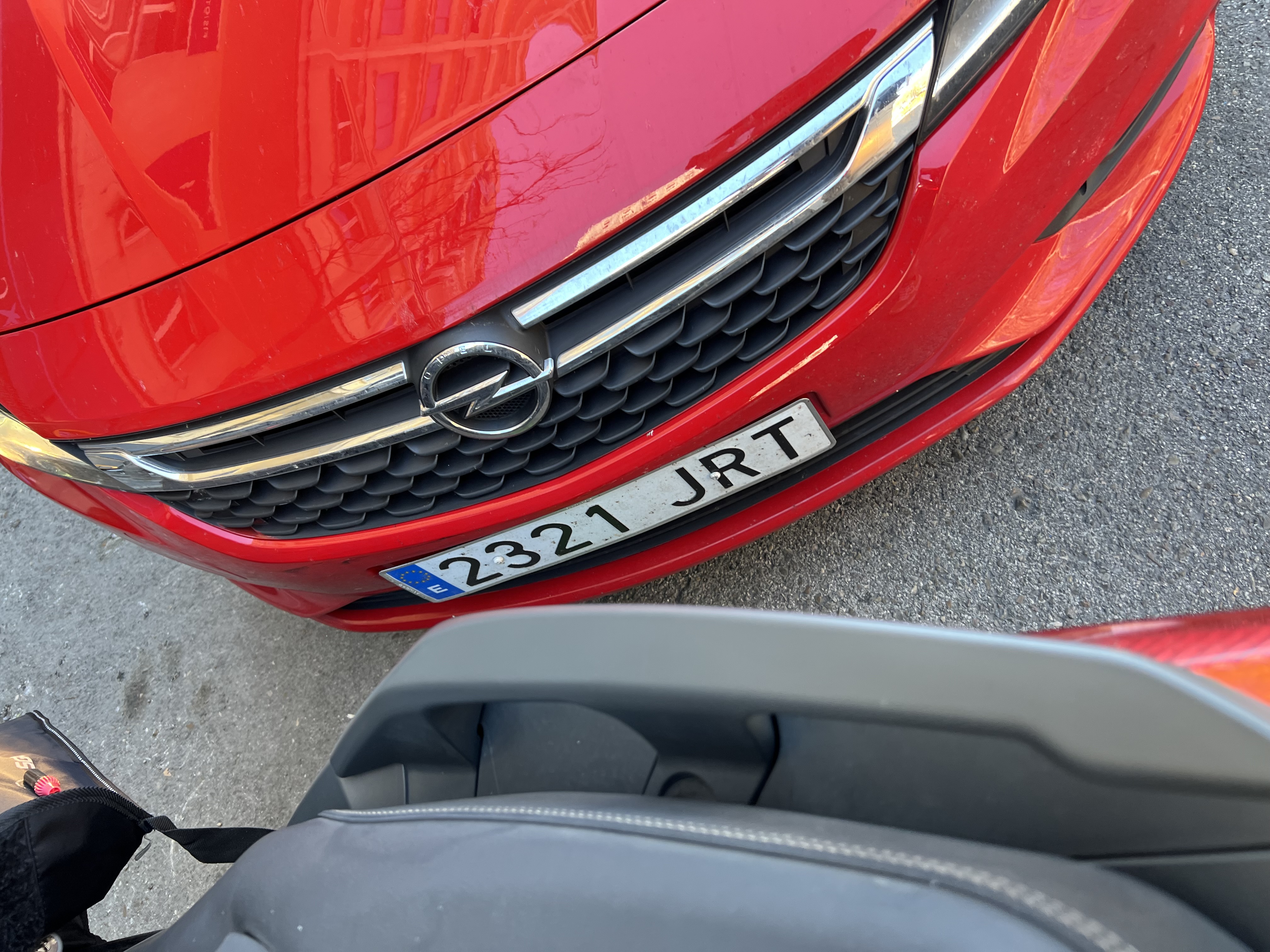 Pirat drogowy w pojeździe o numerach rejestracyjnych 2321JRT