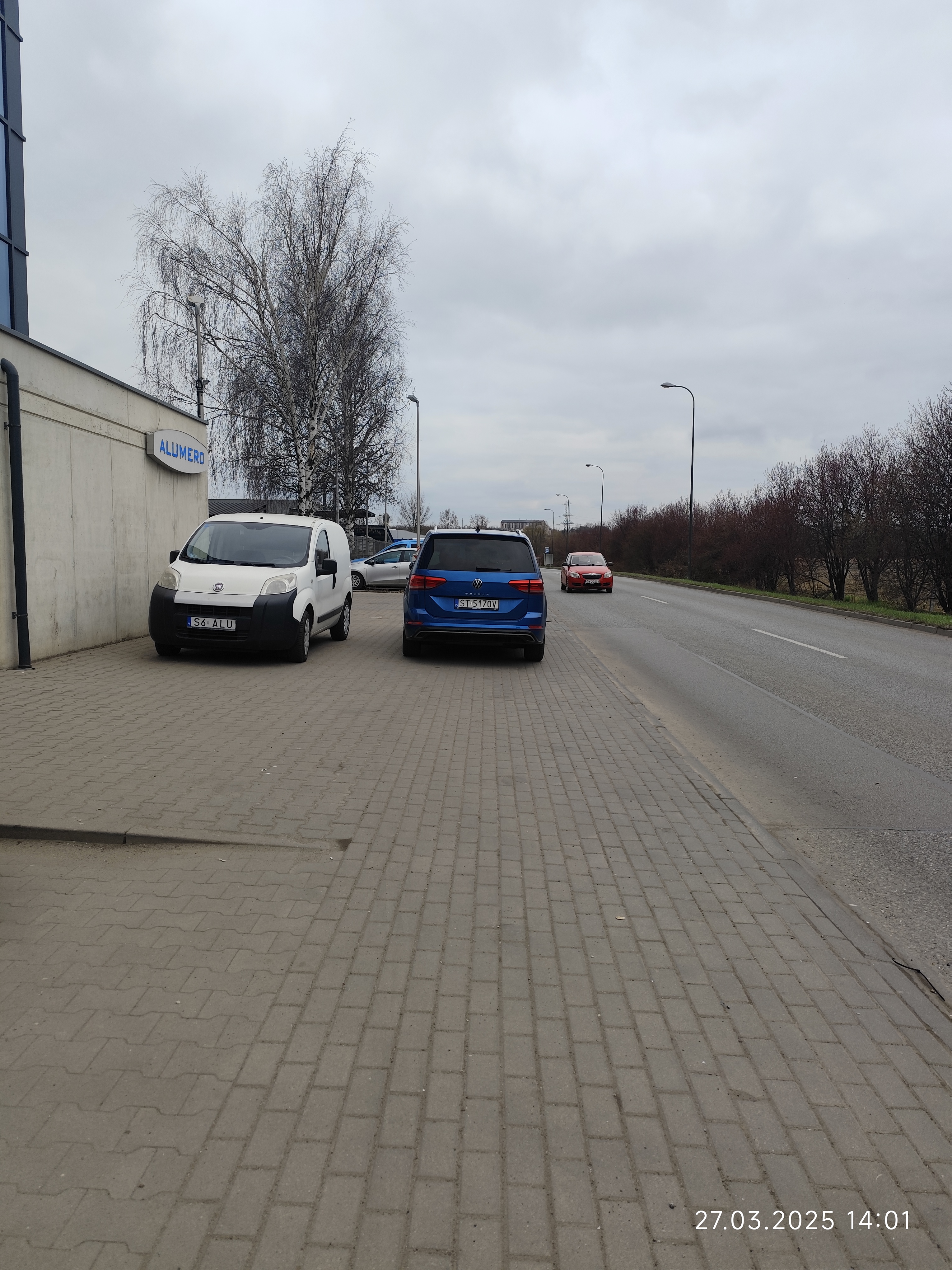 Mistrz parkowania w pojeździe o numerach ST5170V