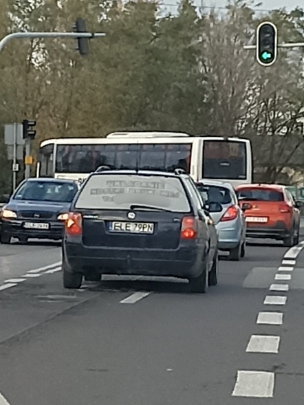 Pirat drogowy w pojeździe o numerach rejestracyjnych ELE79PN