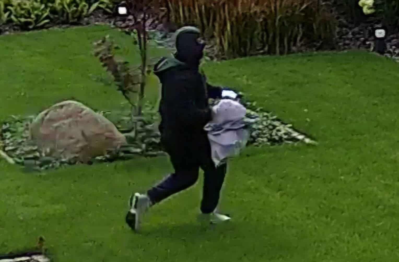 Skradziono pojazd o numerach rejestracyjnych WX6142E