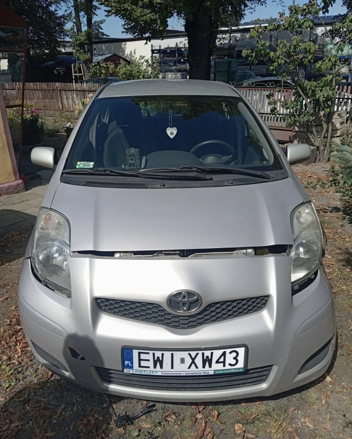 Pojazd o numerach EWIXW43 uczestniczył w wypadku