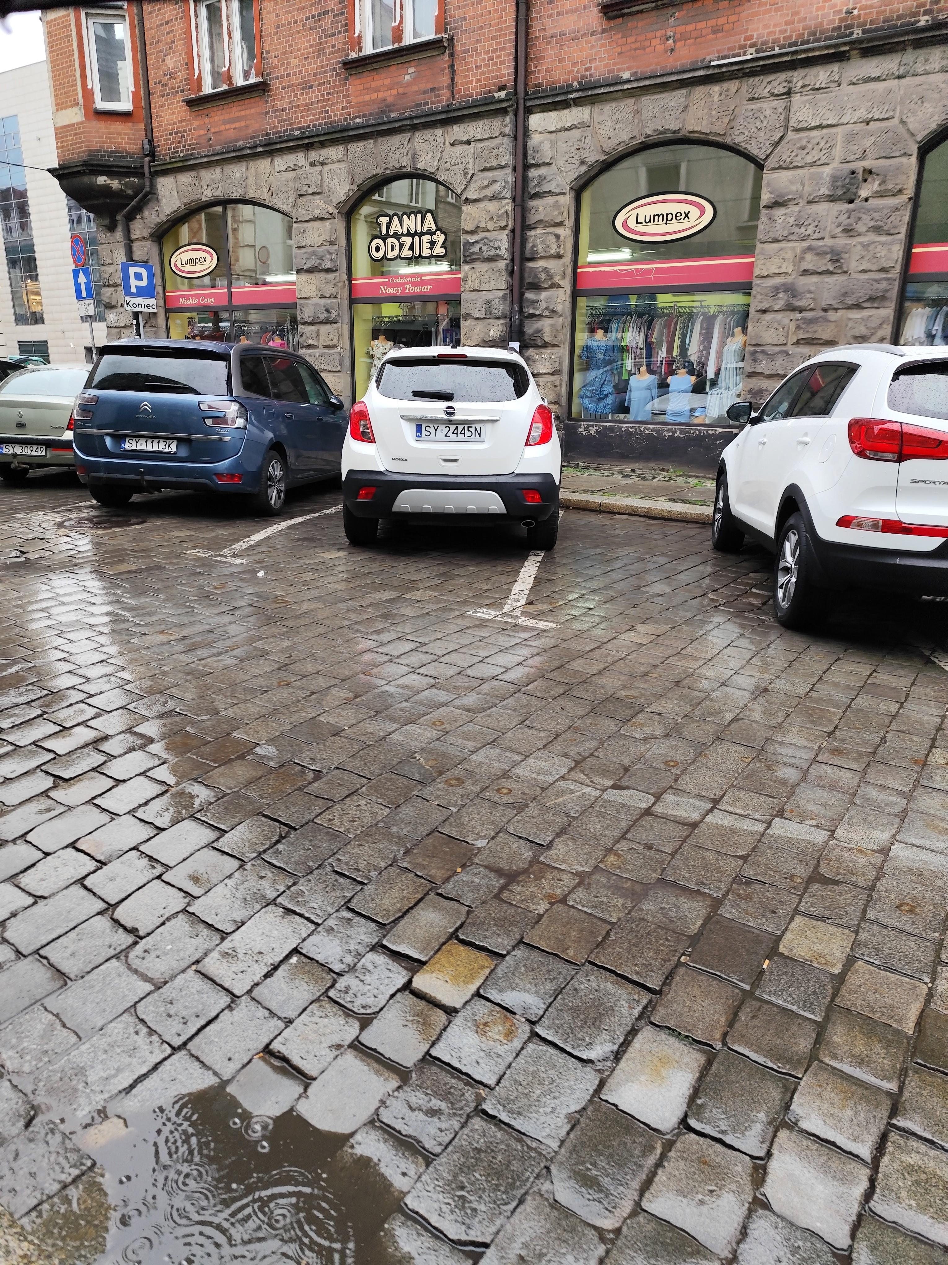 Mistrz parkowania w pojeździe o numerach SY2445N