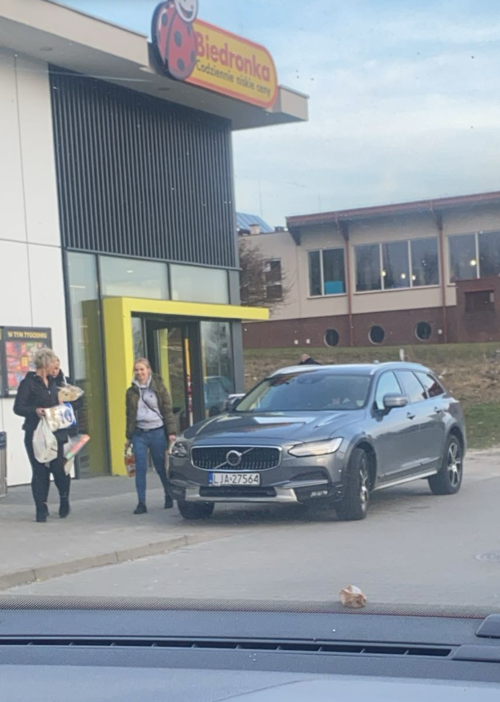 Mistrz parkowania w pojeździe o numerach LJA27564