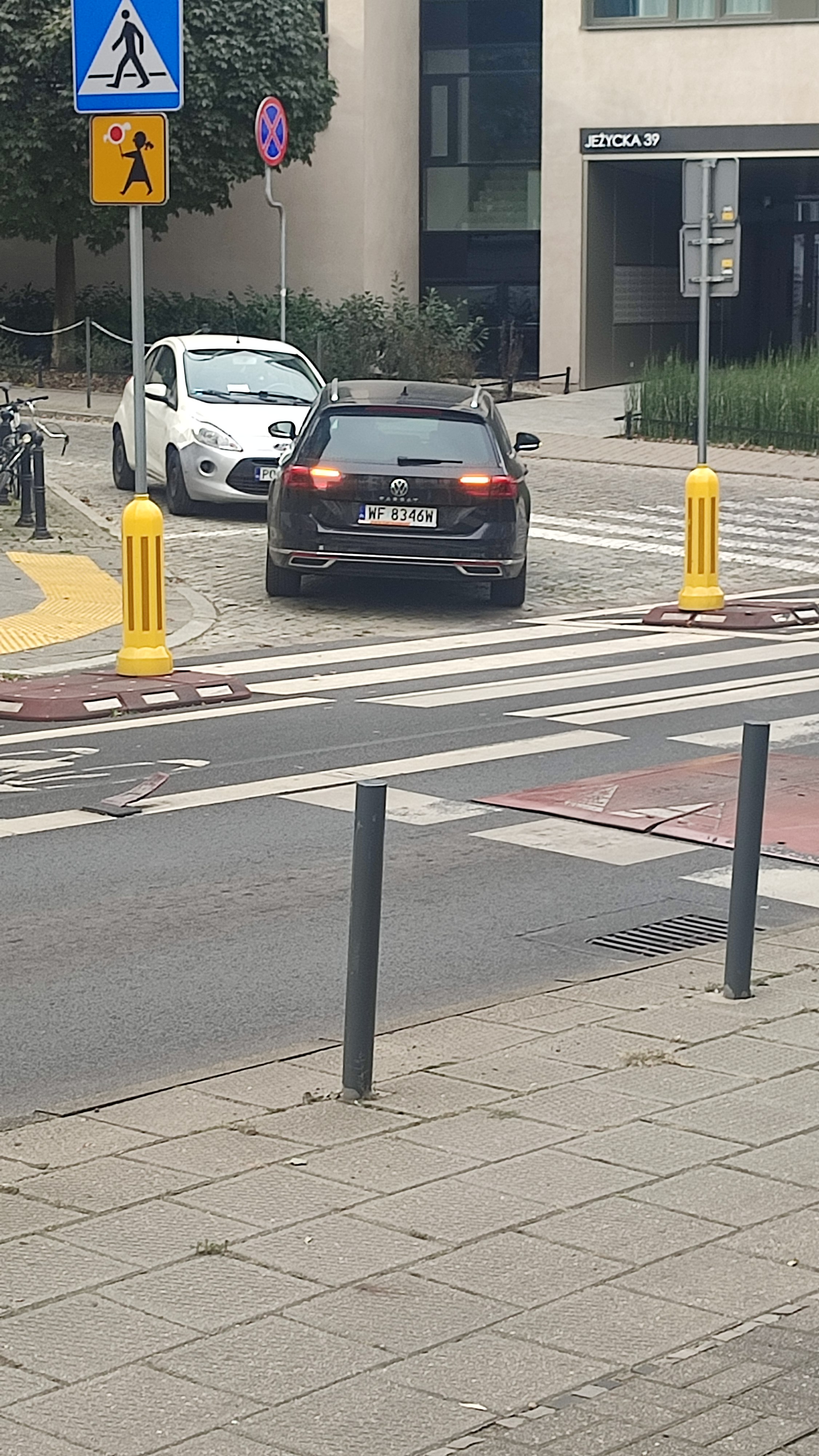 Mistrz parkowania w pojeździe o numerach WF8346W