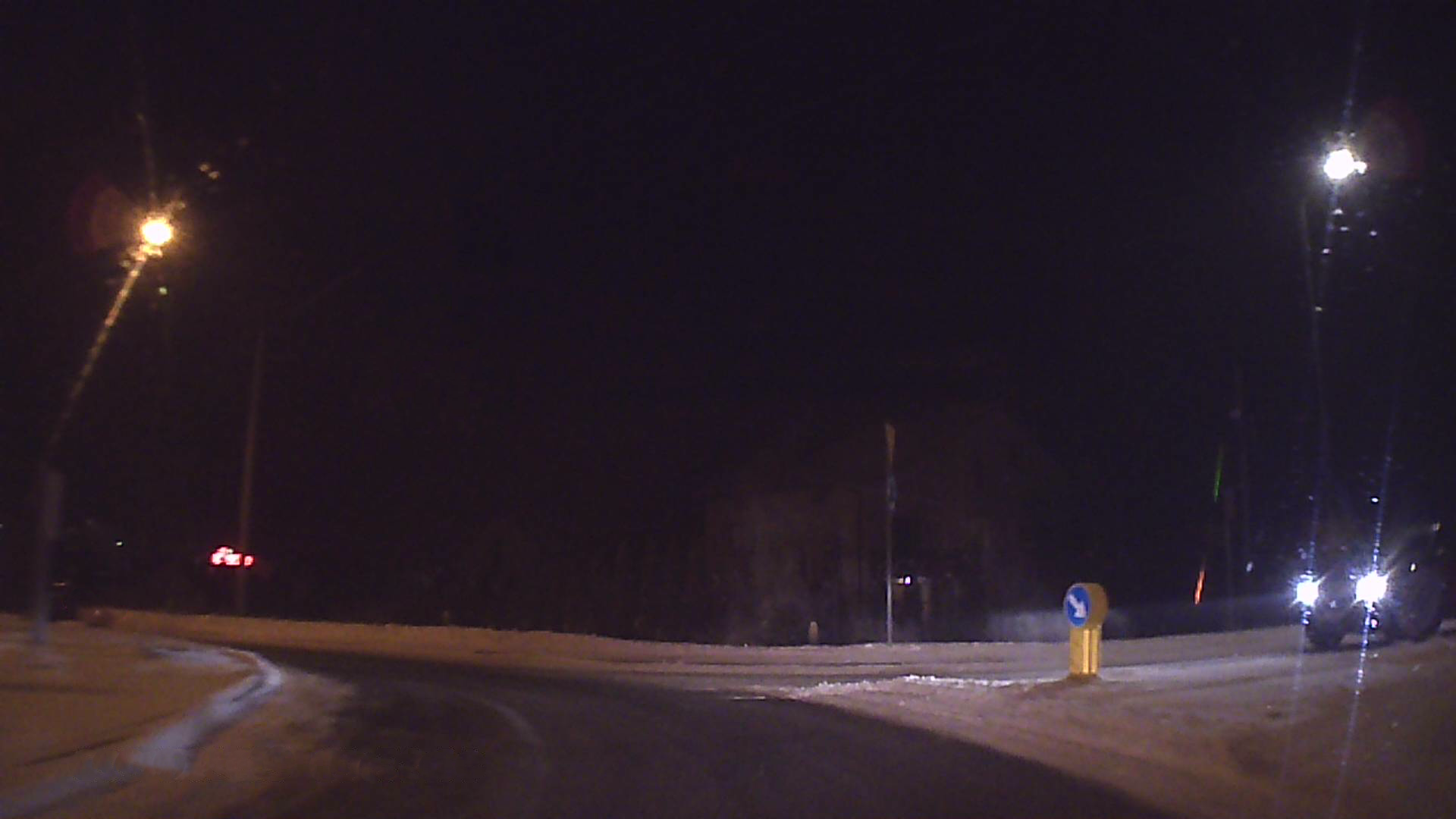 Zbliżając się do ronda wcale nie miał zamiaru hamować wręcz przeciwnie był przekonany, że to on ma pierwszeństwo, ...