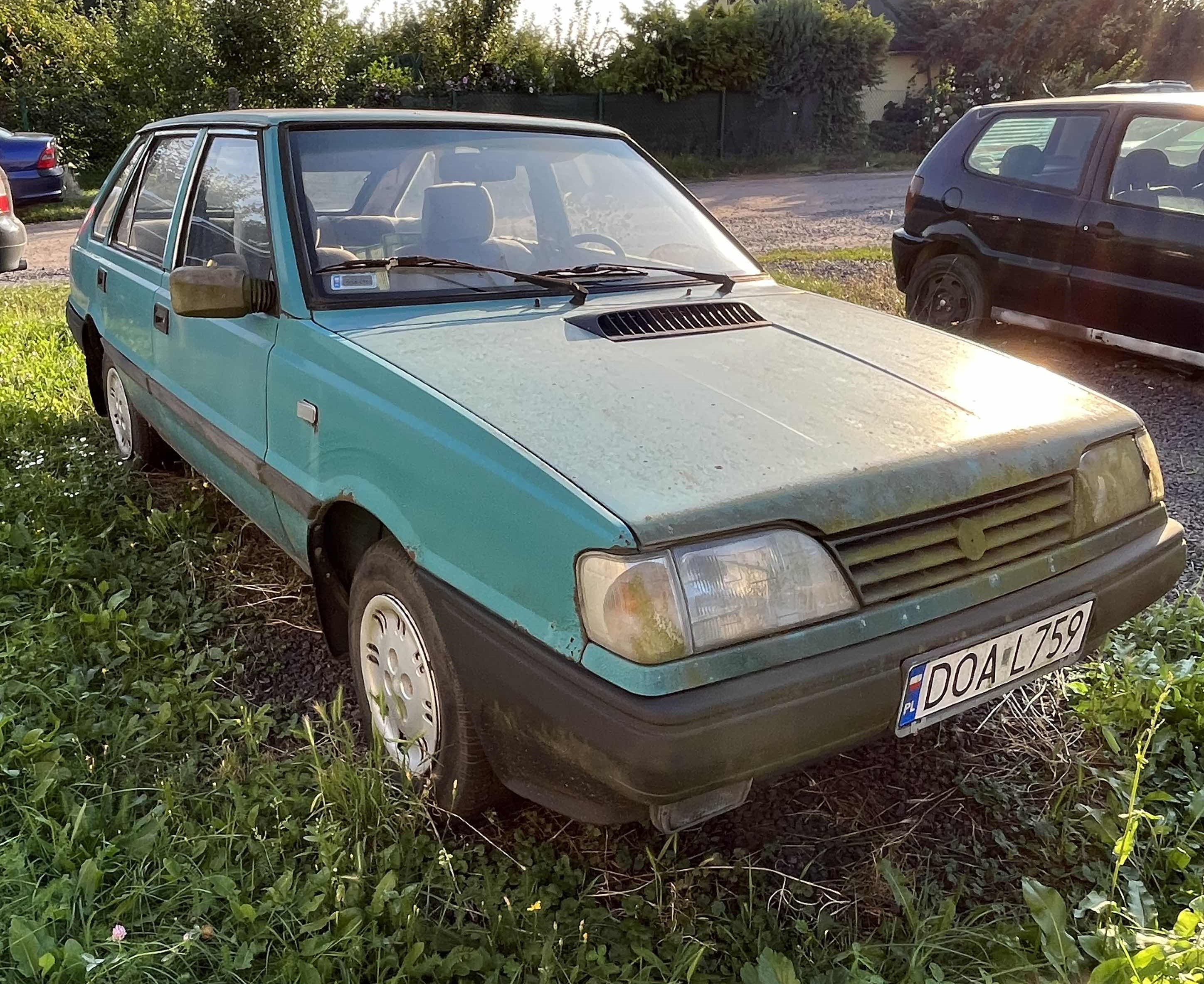 Wąskie Caro, wrastające przy działkach od ponad 10ciu lat (na mapach Google z 2013 roku już widać ...