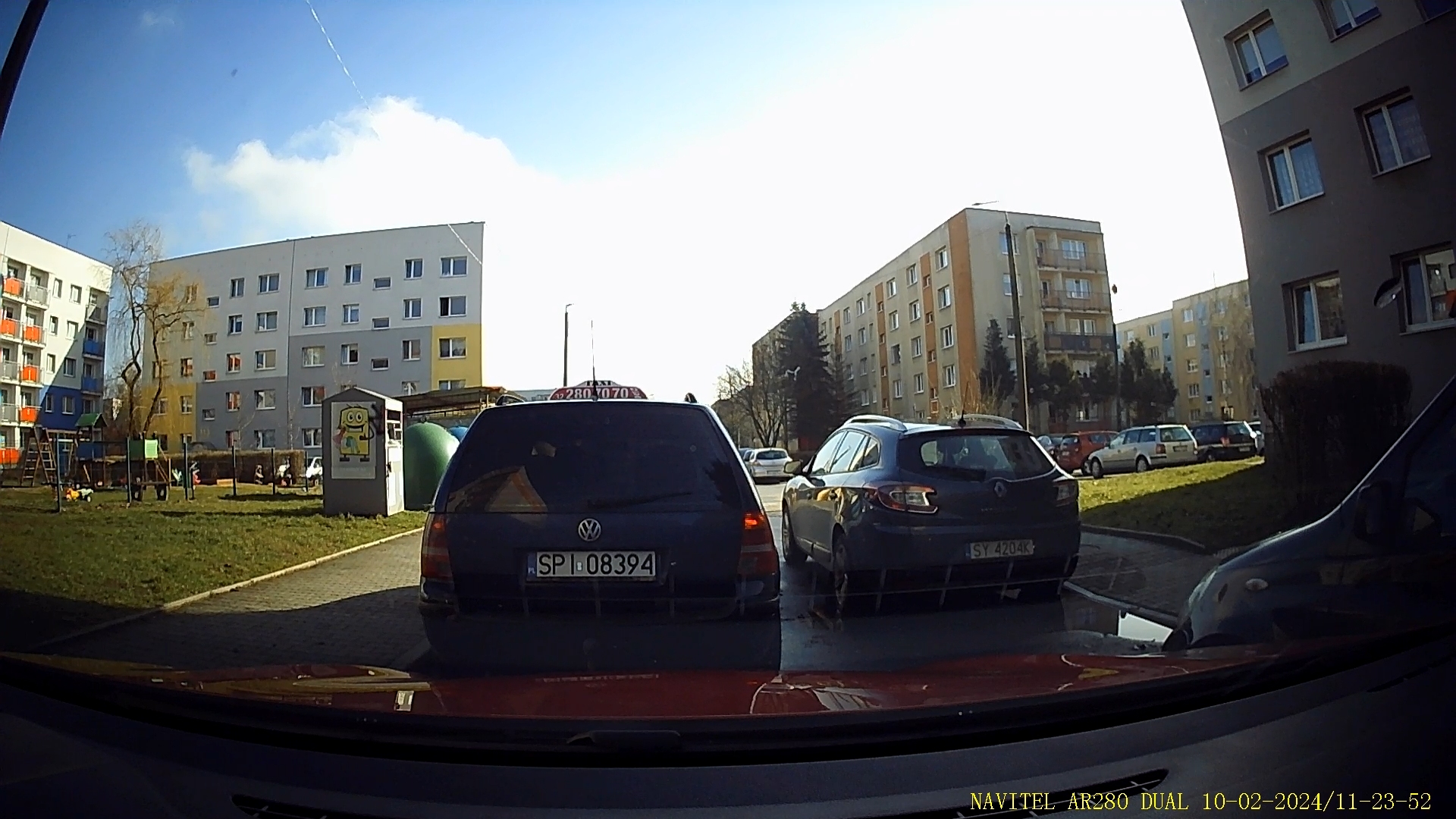 Pajac z taksówki blokuje drogę twierdząc, że on może bo jest w pracy<BR>Art. 90. Tamowanie lub utrudnianie ...