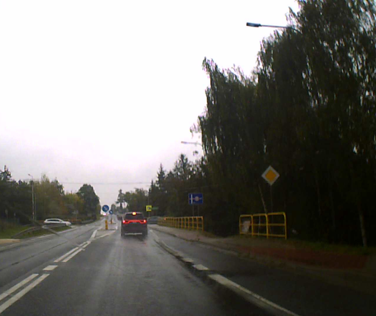 Pirat drogowy w pojeździe o numerach rejestracyjnych SAL1