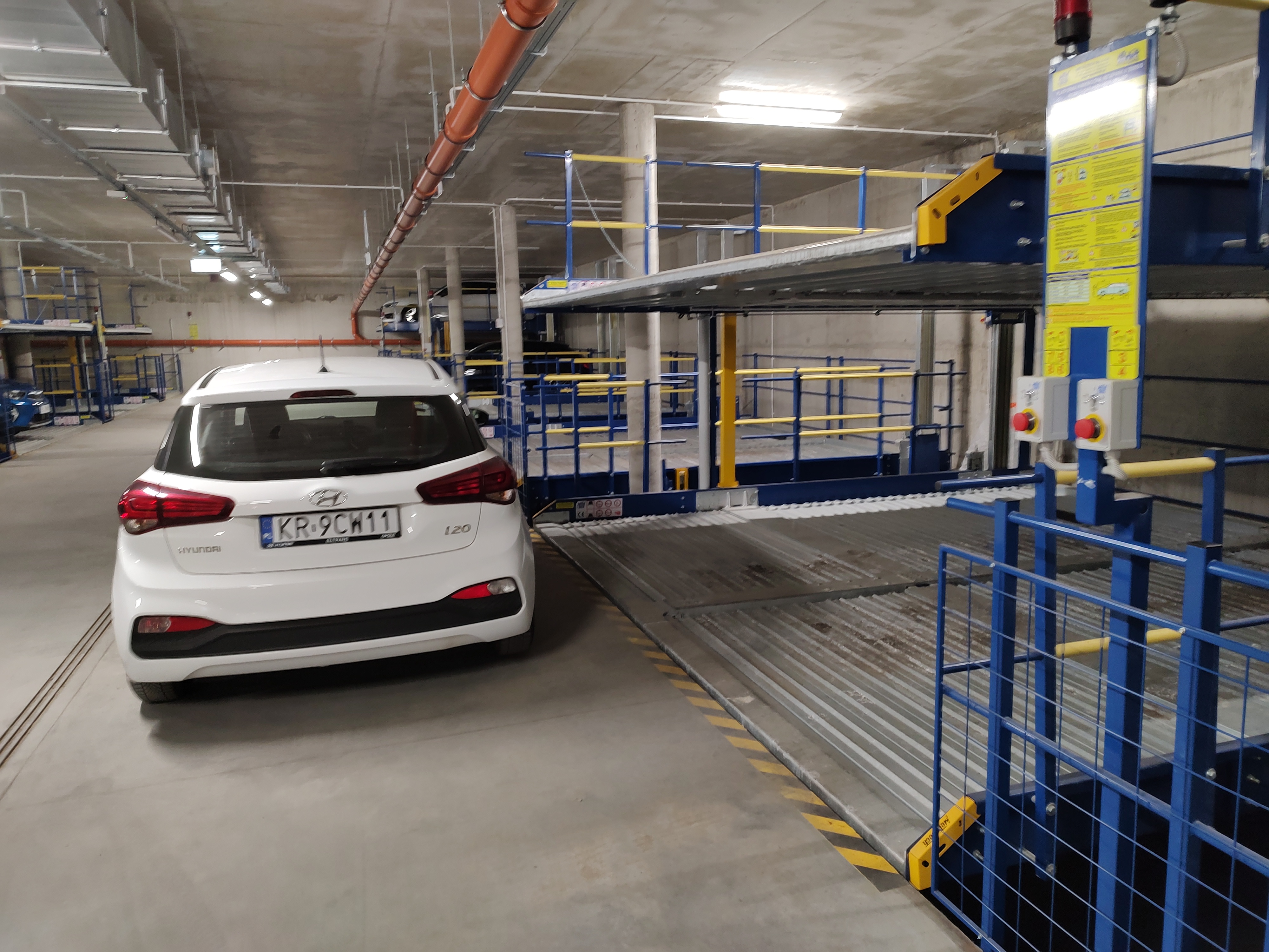 Mistrz parkowania w pojeździe o numerach KR9CW11