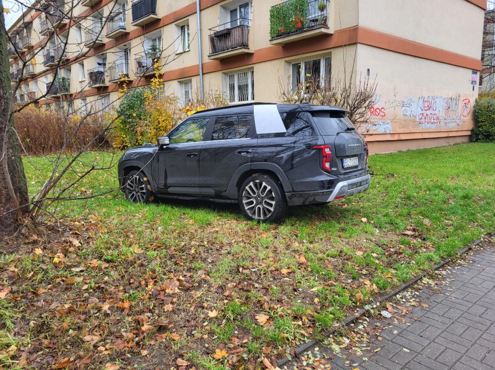 Jak nie potrafisz zaparkwoac normalnie duzym autem to nie wyjezdzaj z domu pajacu