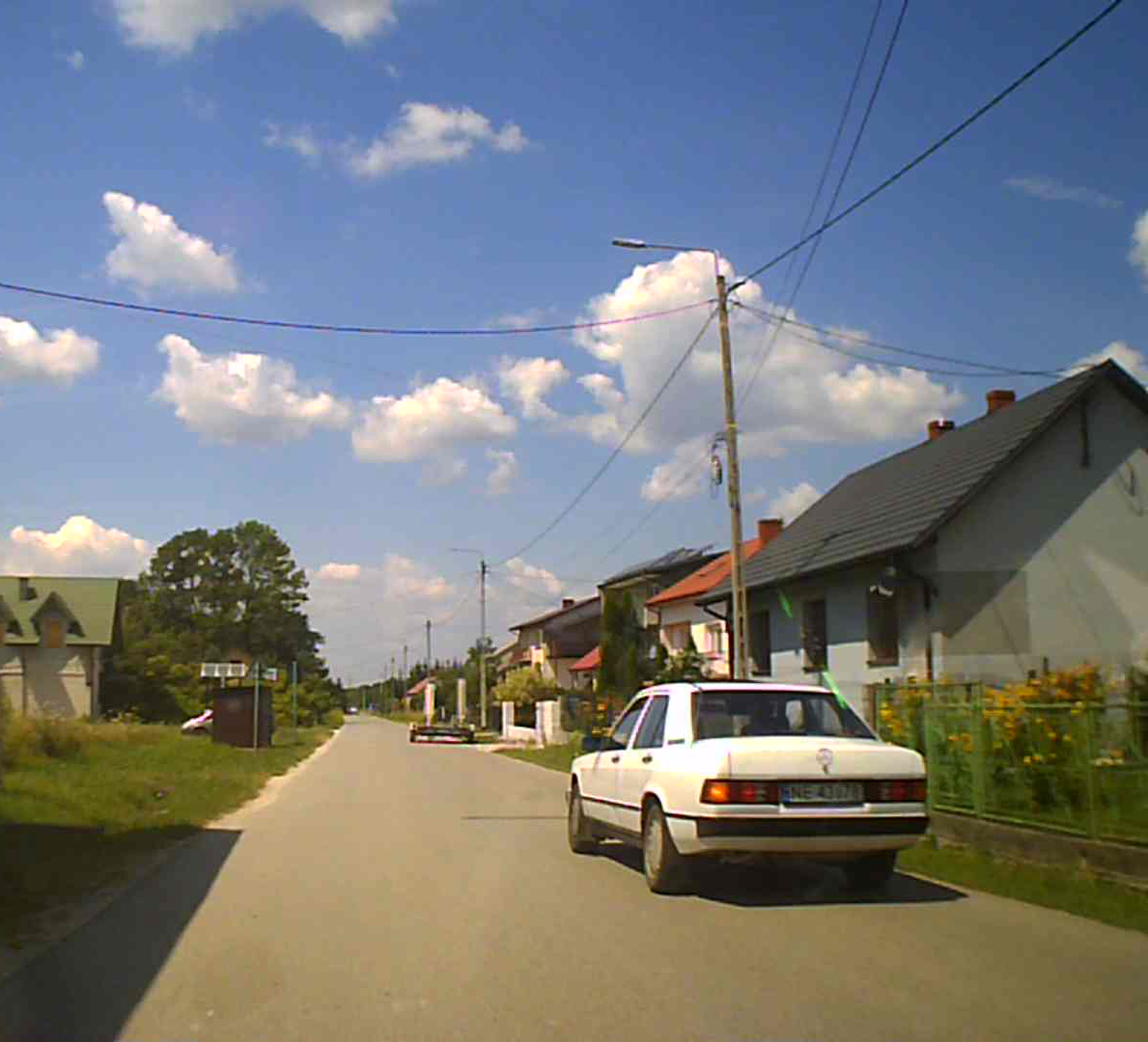 Złamany stary chu* za kierownicą toczy się 30 km/h, a kiedy postanowiłem go wyprzedzić, to włącza ...