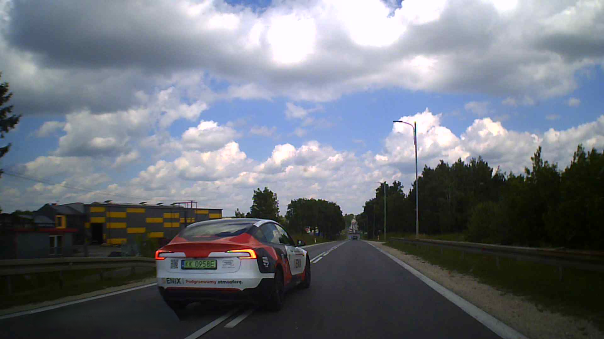 Pirat drogowy w pojeździe o numerach rejestracyjnych KK0958E