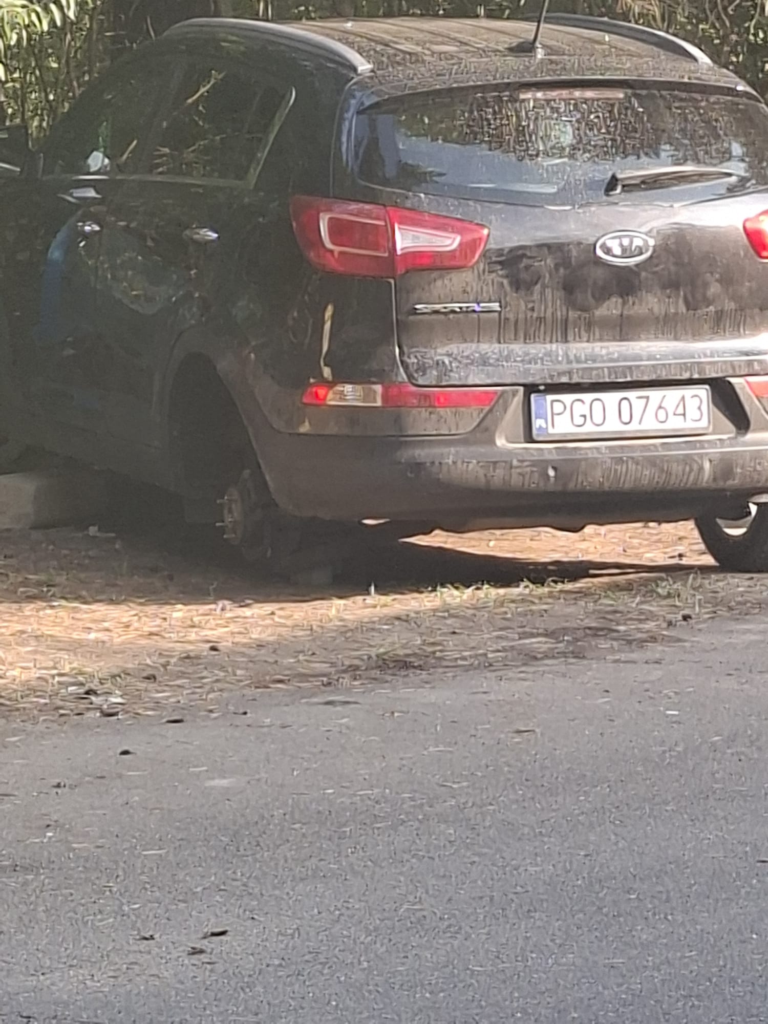 Skradziono pojazd o numerach rejestracyjnych PGO07643