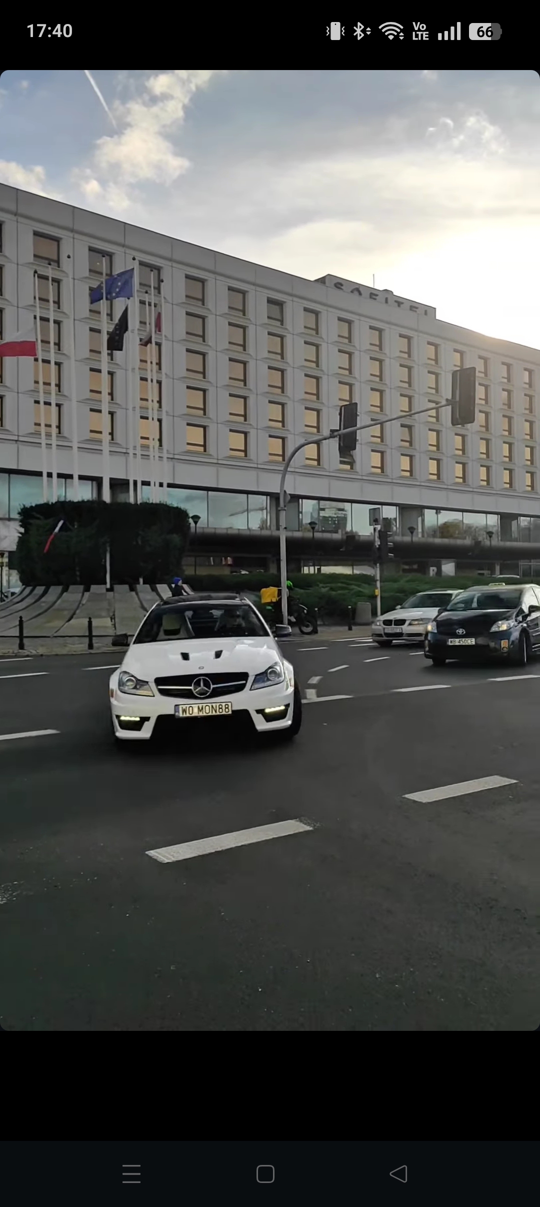 Pirat drogowy w pojeździe o numerach rejestracyjnych W0MON88