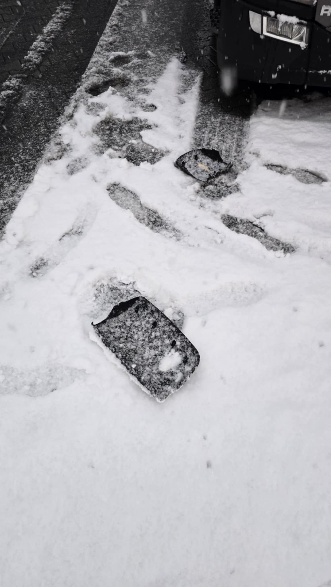 Pirat drogowy w pojeździe o numerach rejestracyjnych WOR83764