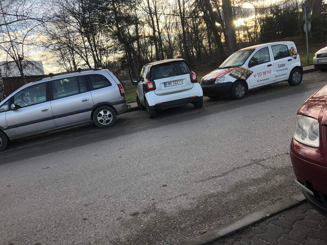 Mistrz parkowania w pojeździe o numerach KWA52211