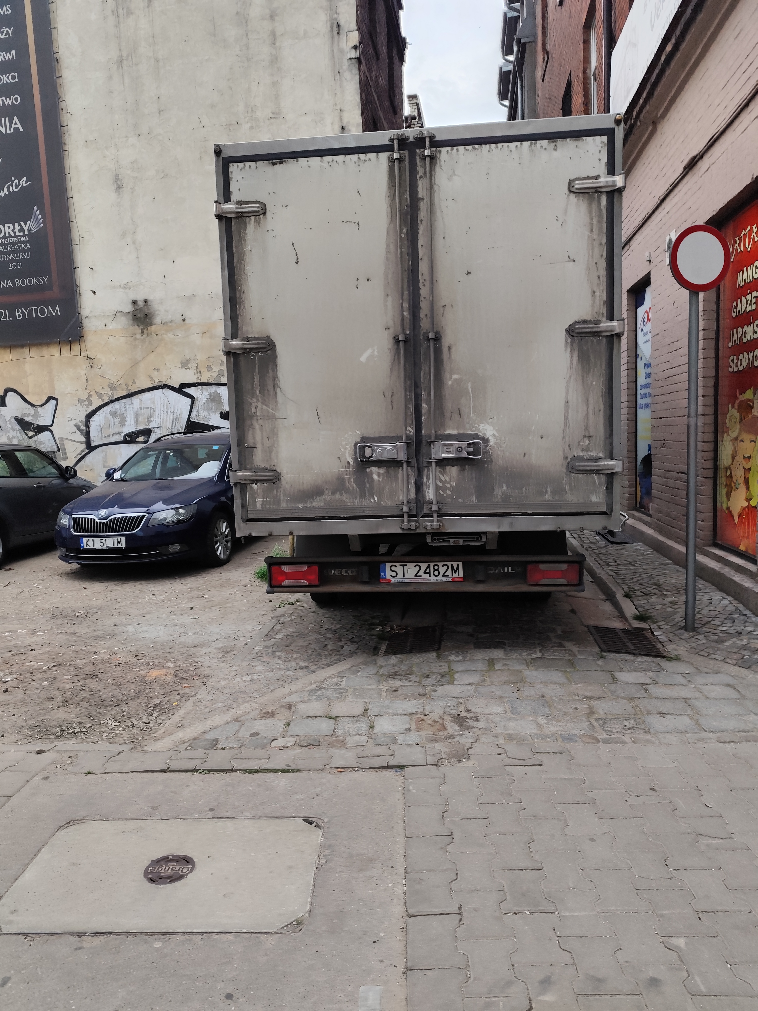 Mistrz parkowania w pojeździe o numerach ST2482M