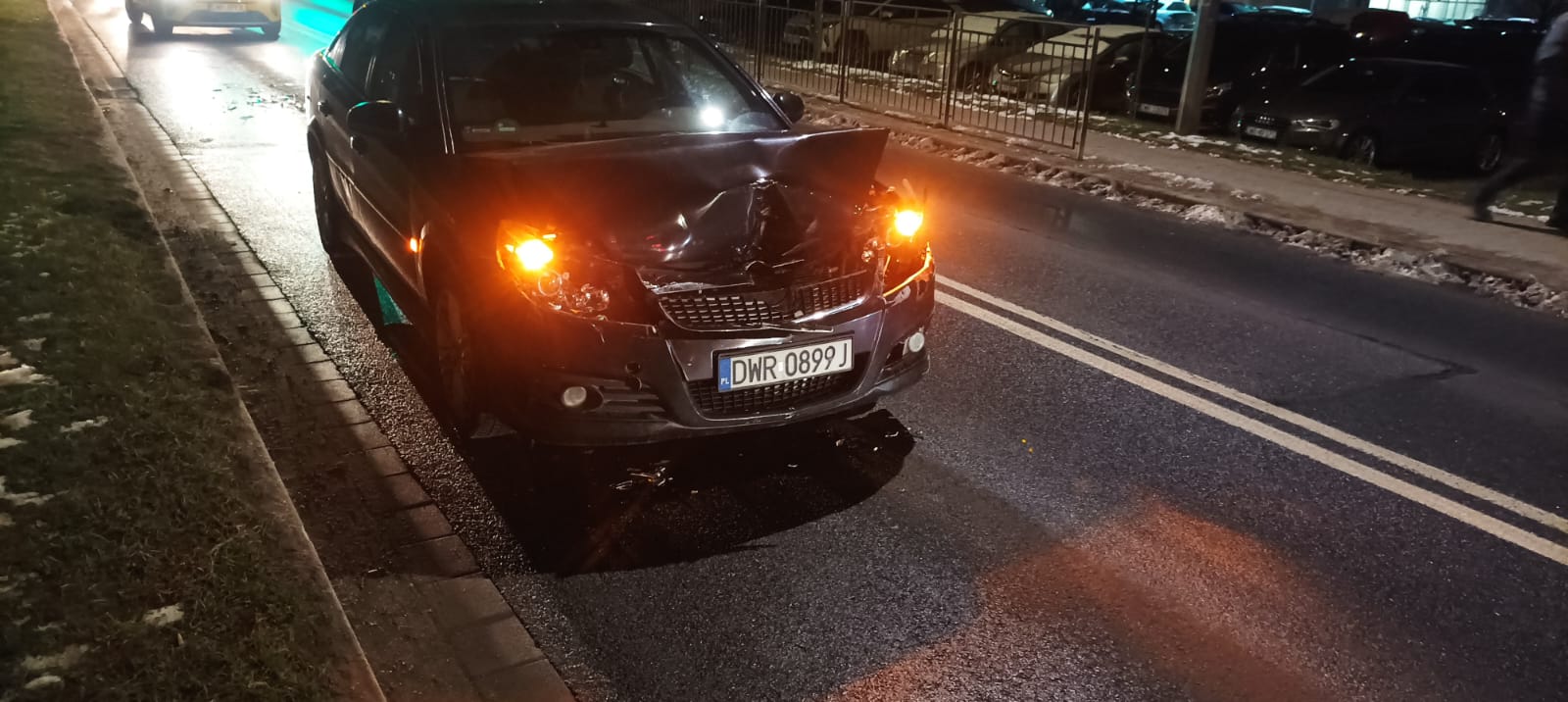 Pojazd o numerach DWR0899J uczestniczył w wypadku