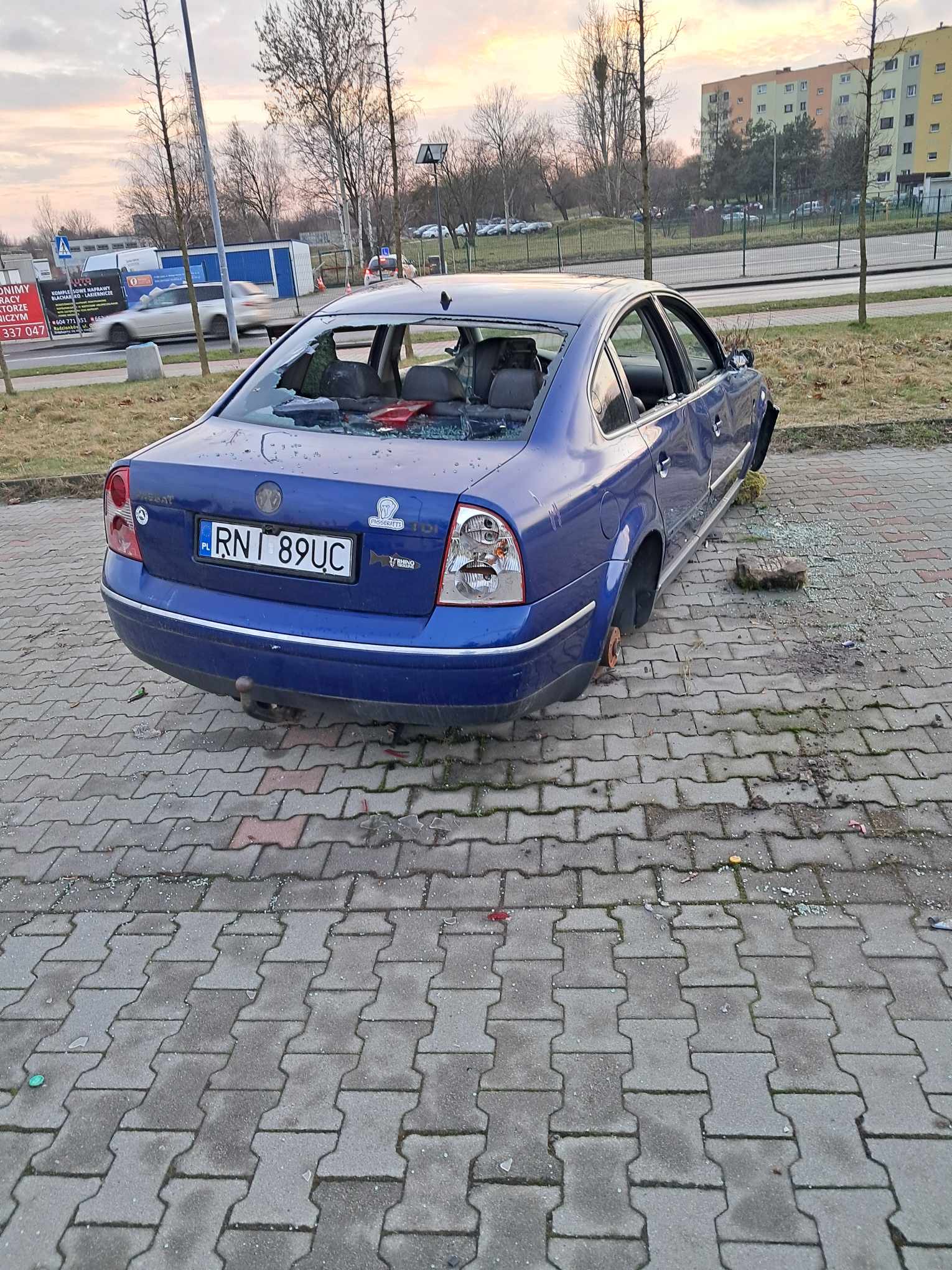 Znaleziono tablicę rejestracyjną o numerach RNI89UC