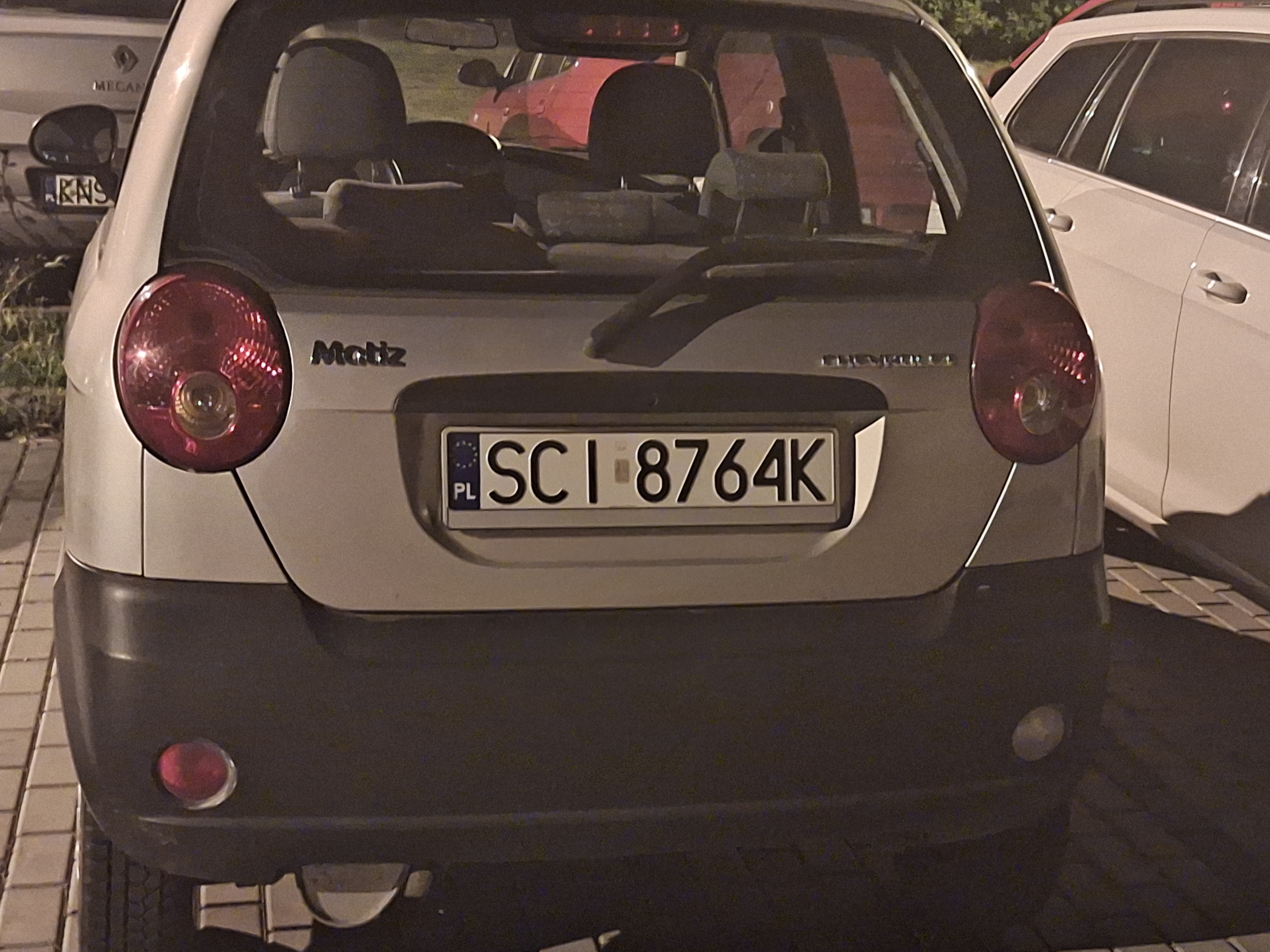 Skradziono pojazd o numerach rejestracyjnych SCI8764K