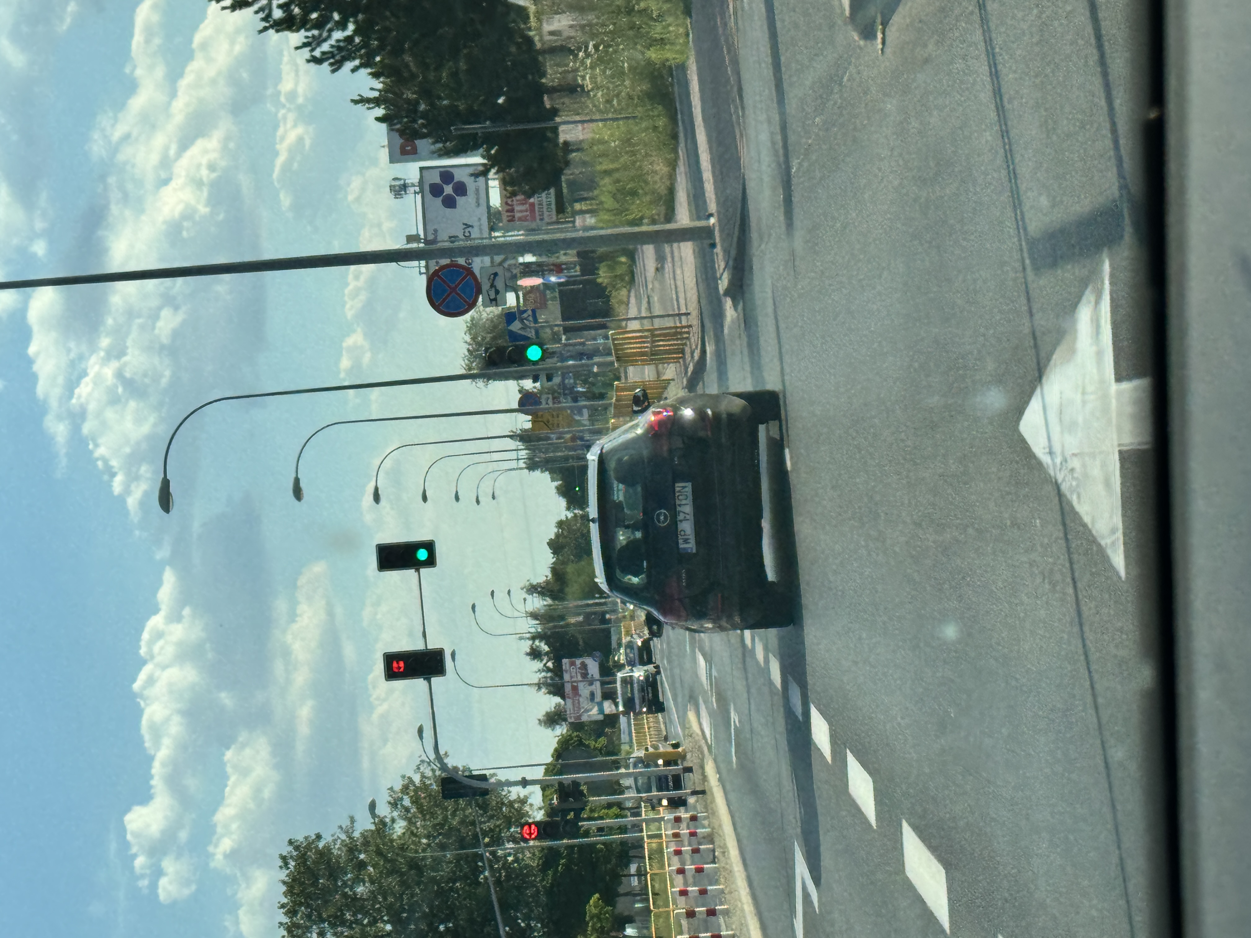 Pirat drogowy w pojeździe o numerach rejestracyjnych WP1710N