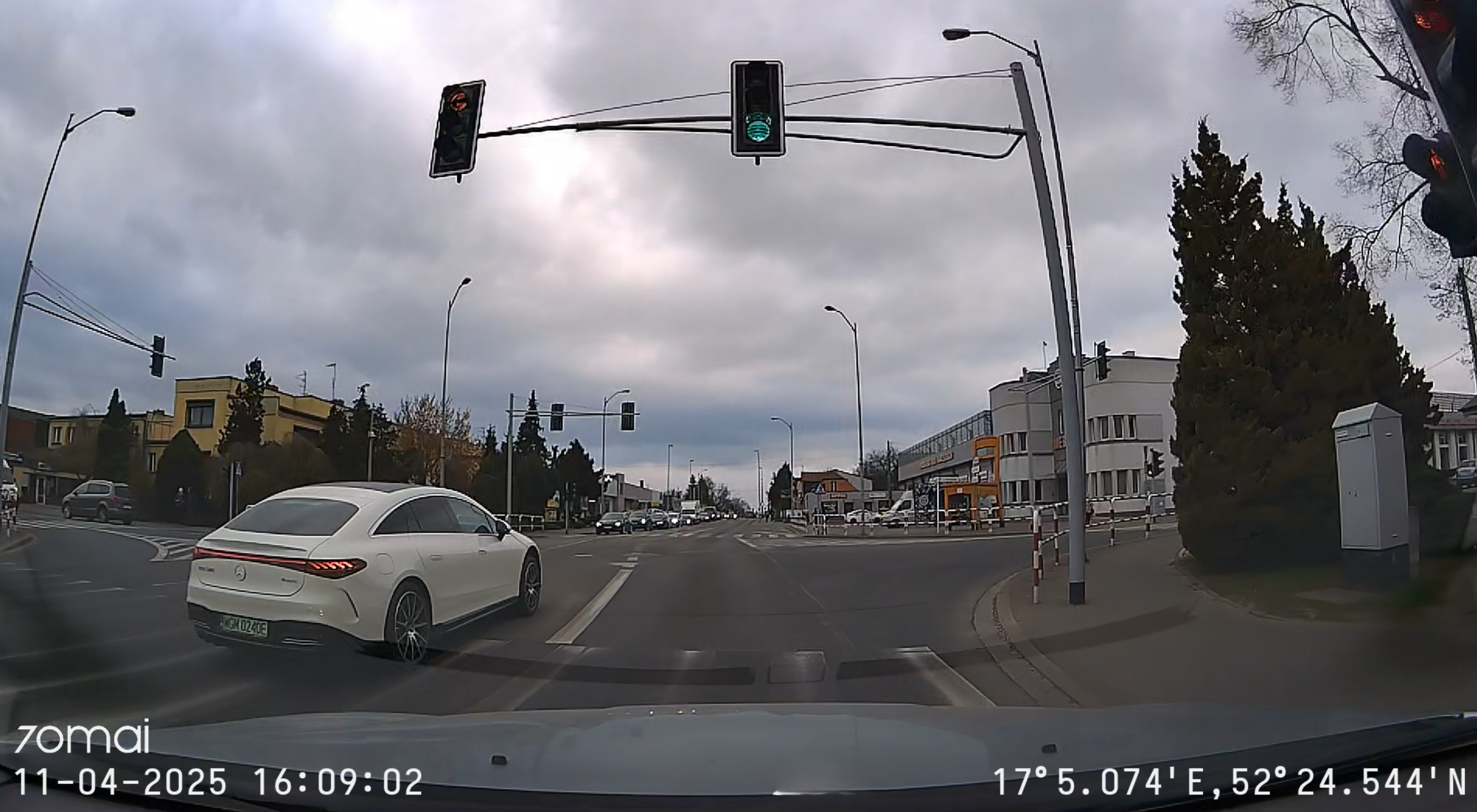 Pirat drogowy w pojeździe o numerach rejestracyjnych WGM0240E