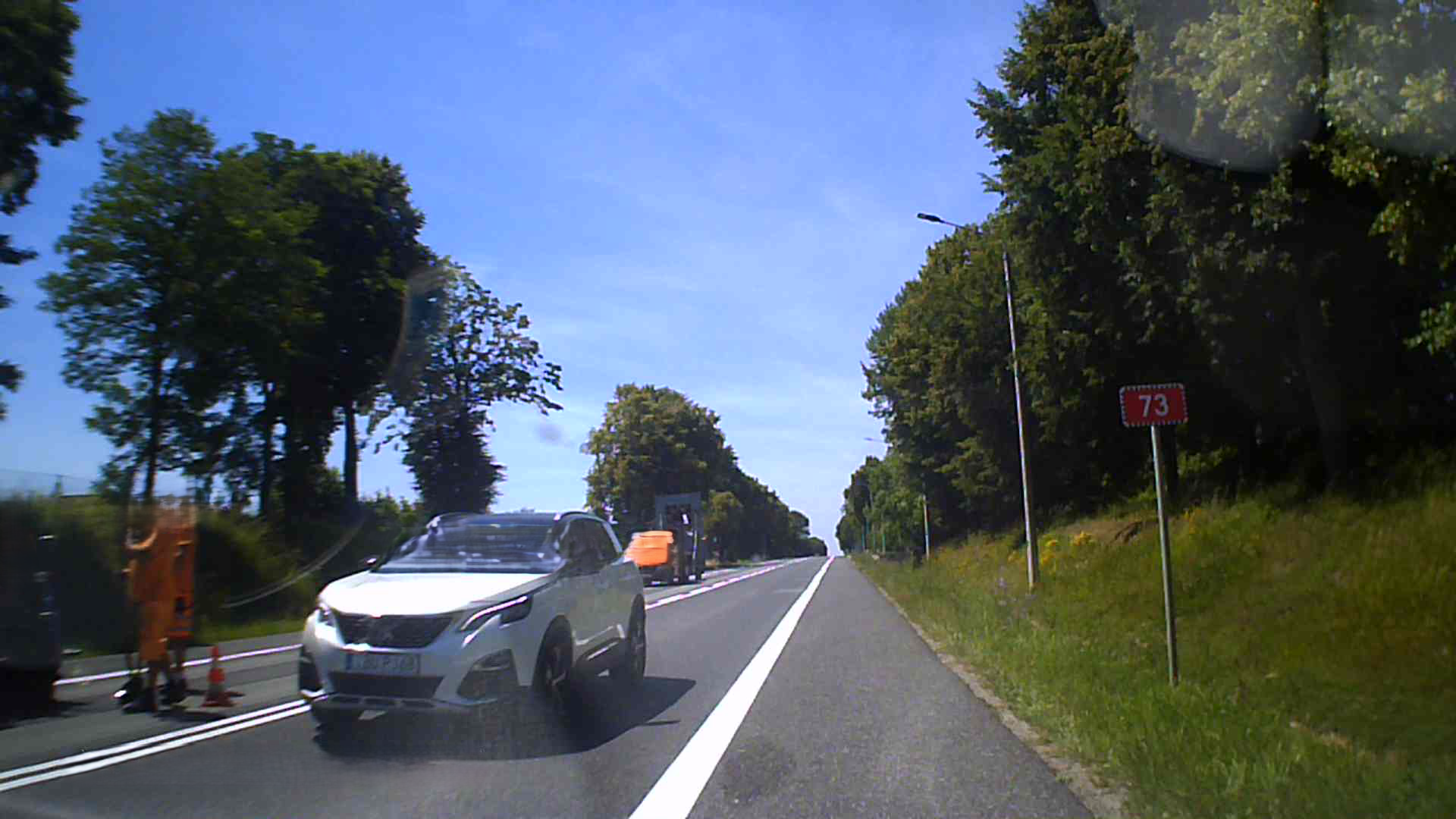 Gad ładuje się tym żabojadem na czoło, jakby miał pierwszeństwo przejazdu!<BR>Każdy kierowca podczas ...