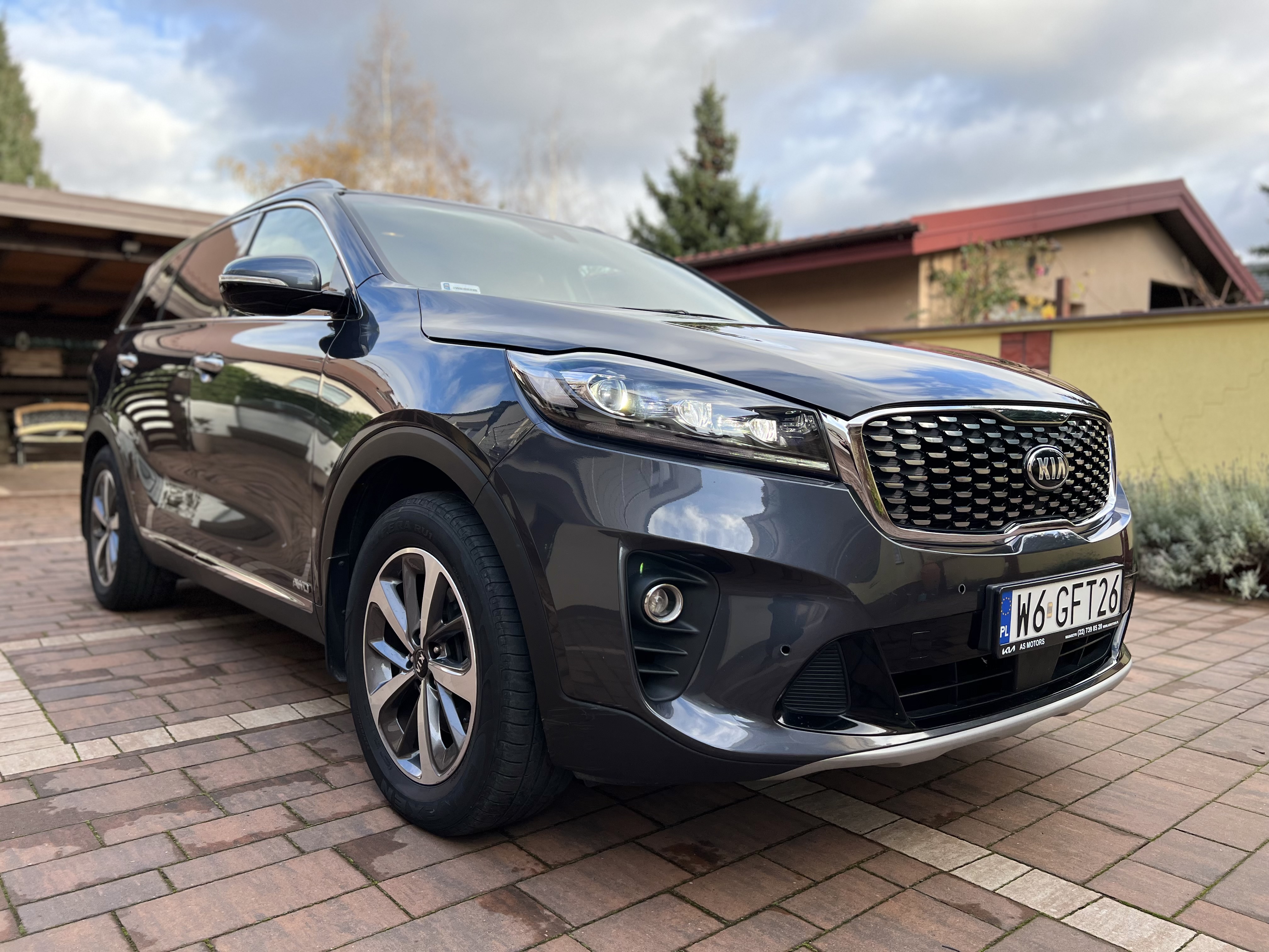 Skradziono pojazd o numerach rejestracyjnych W6GFT26