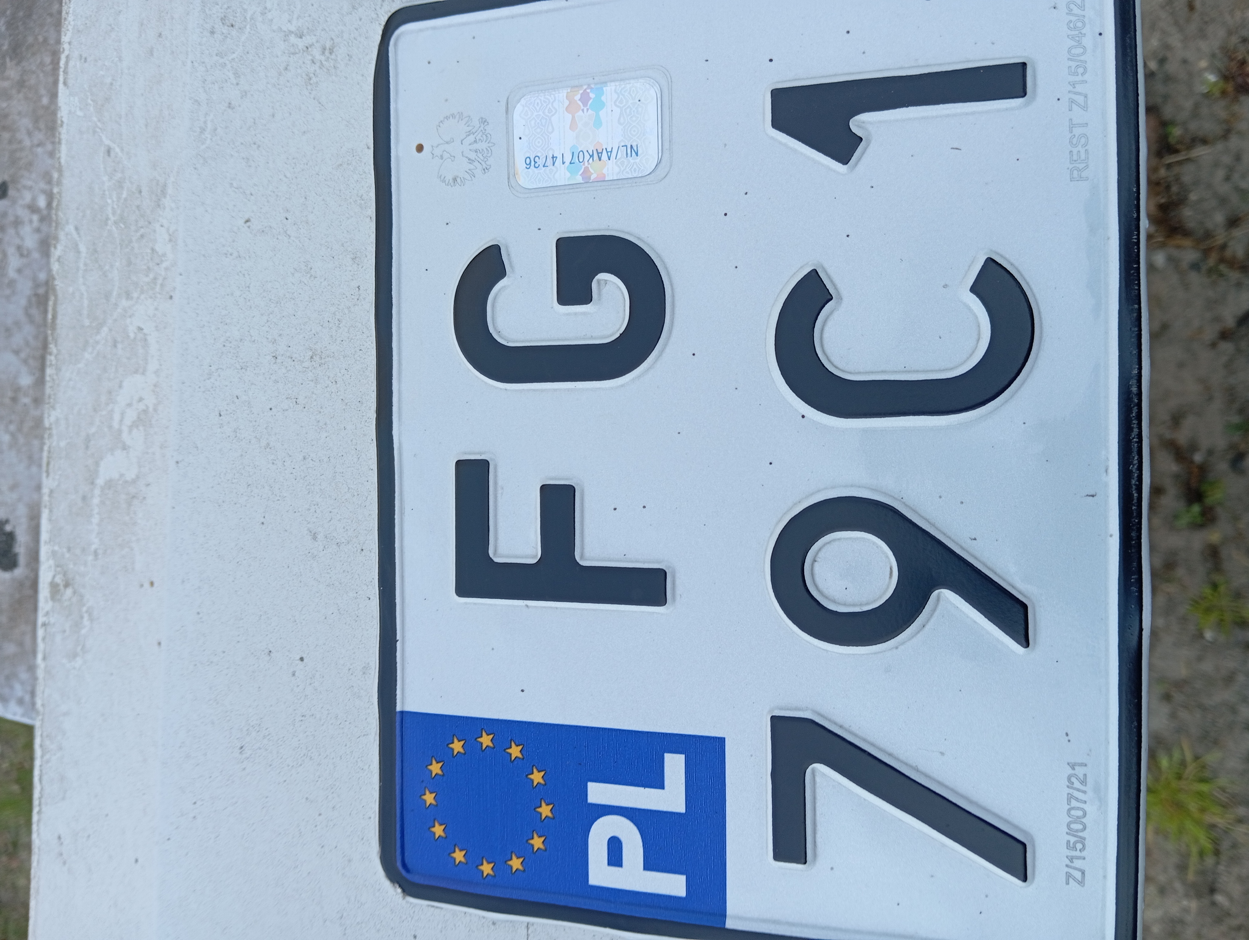 Znaleziono tablicę rejestracyjną o numerach FG79C1