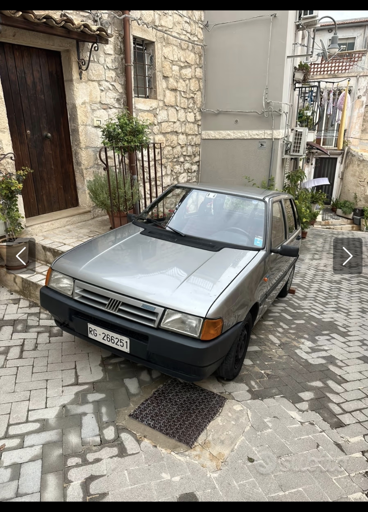 Skradziono pojazd o numerach rejestracyjnych RG266251