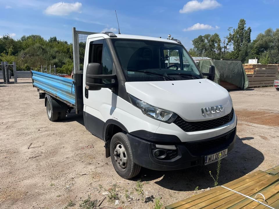 Skradziono pojazd o numerach rejestracyjnych WU0010L