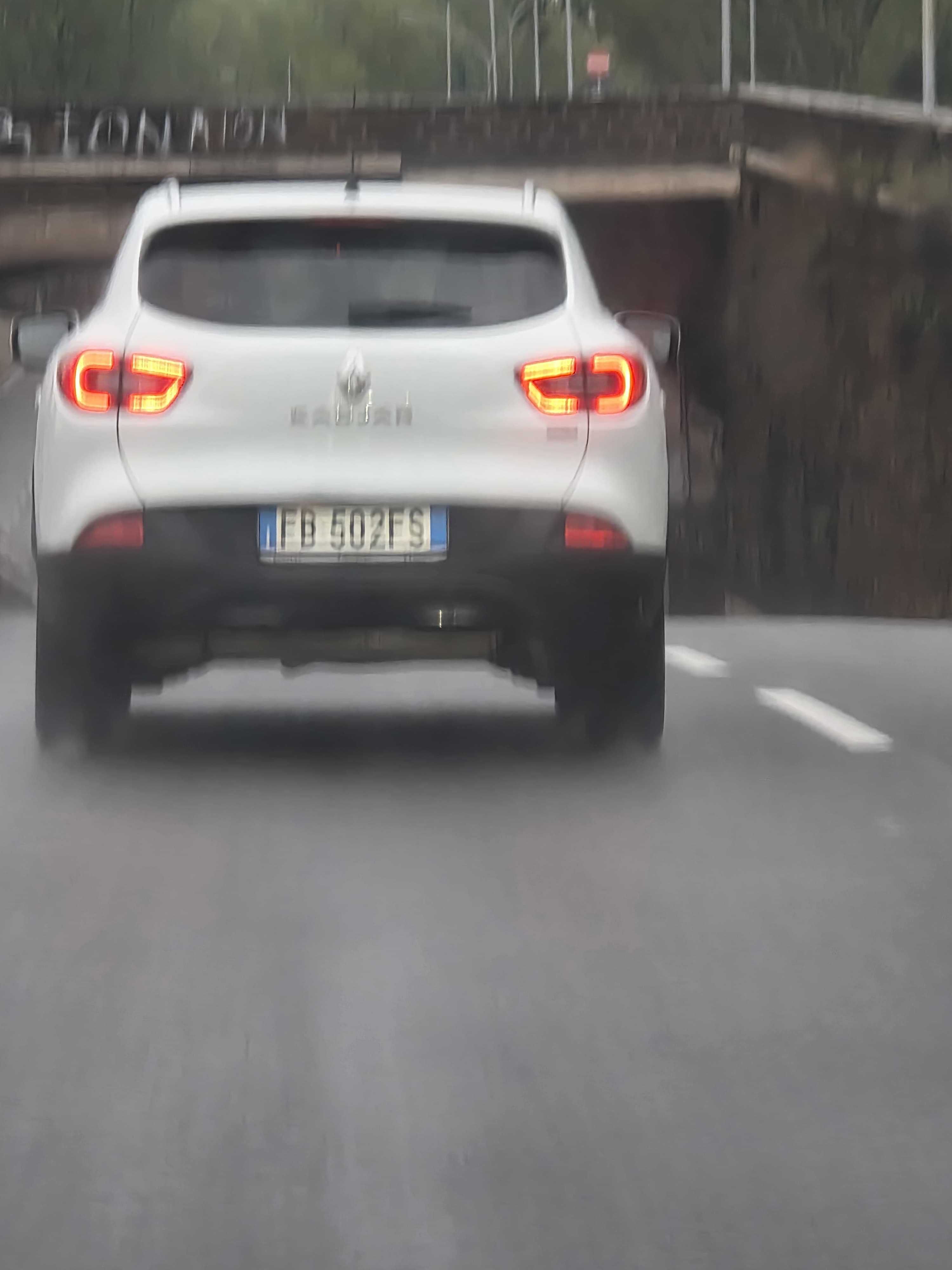 Pirat drogowy w pojeździe o numerach rejestracyjnych FB502FS