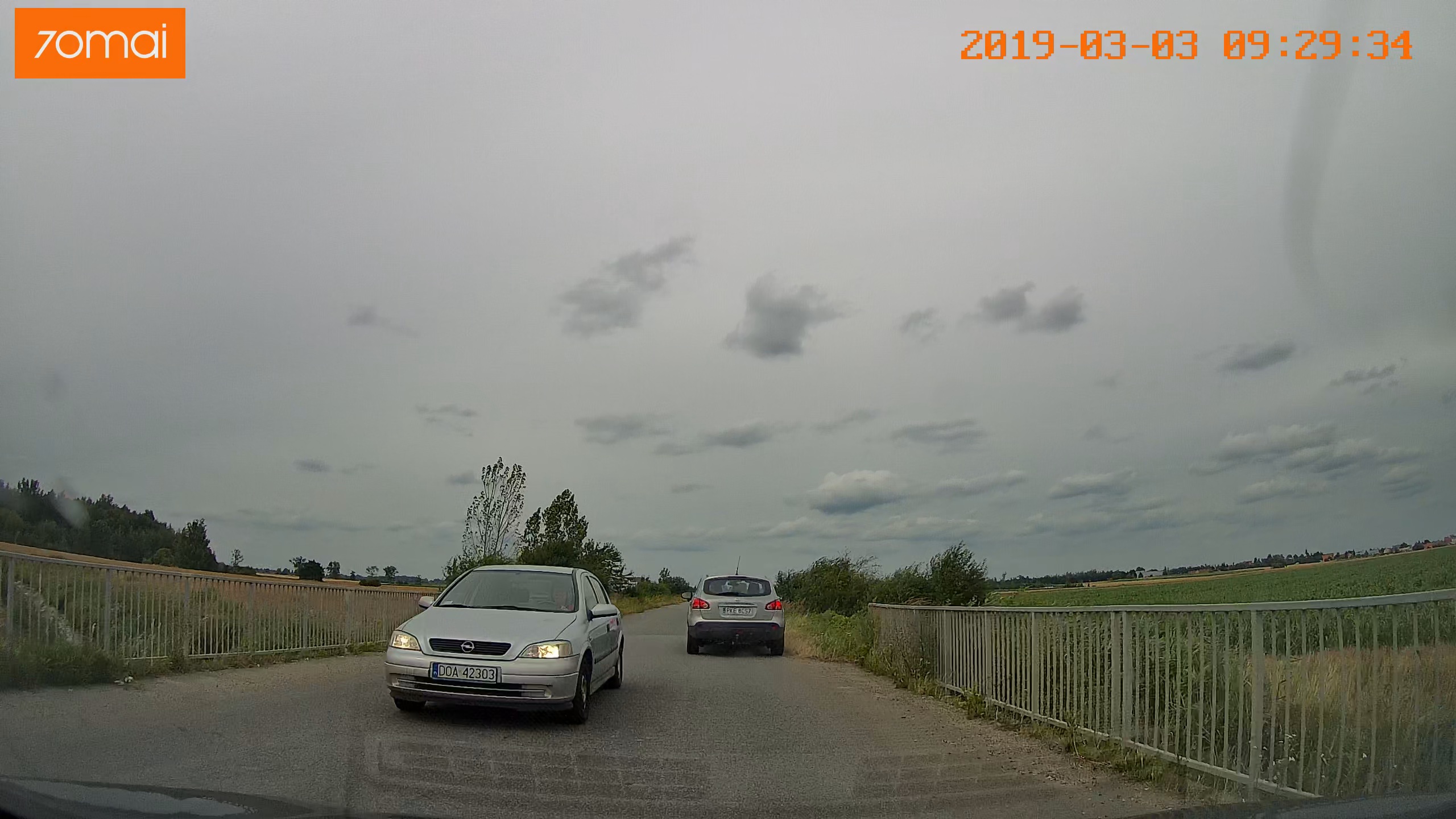 Pirat drogowy w pojeździe o numerach rejestracyjnych DOA42303