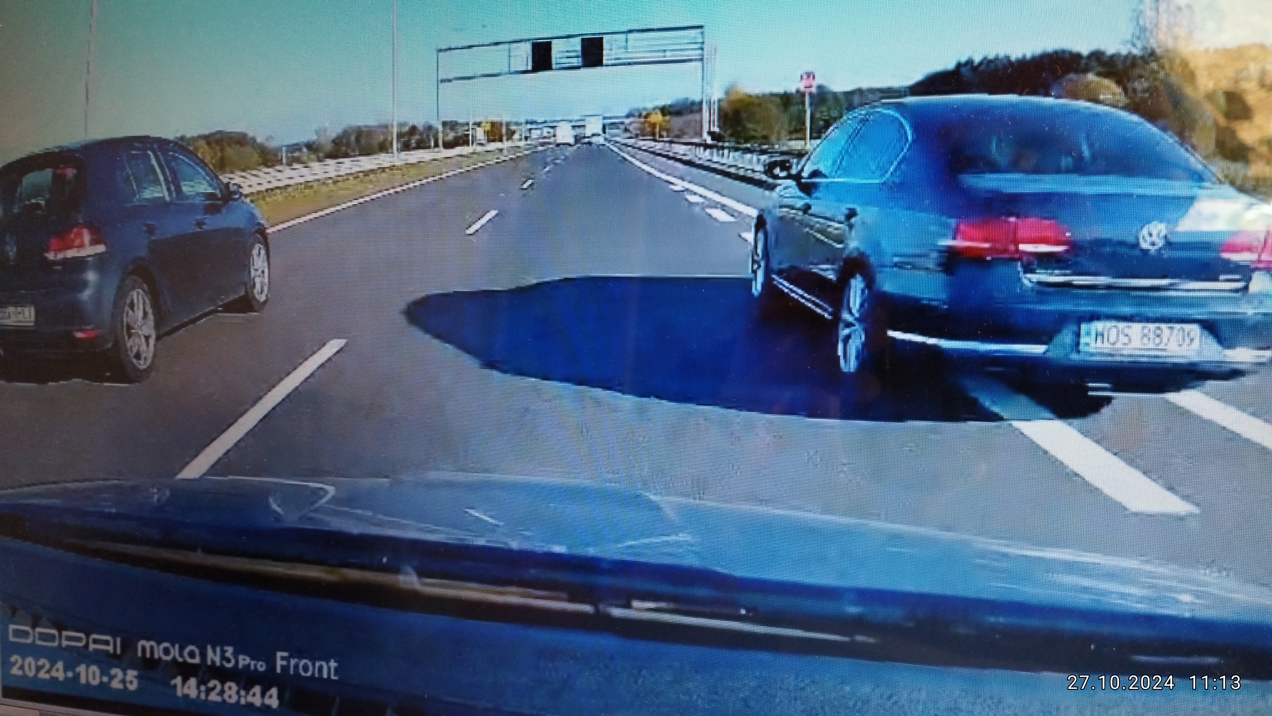 Pirat drogowy w pojeździe o numerach rejestracyjnych WOS88709