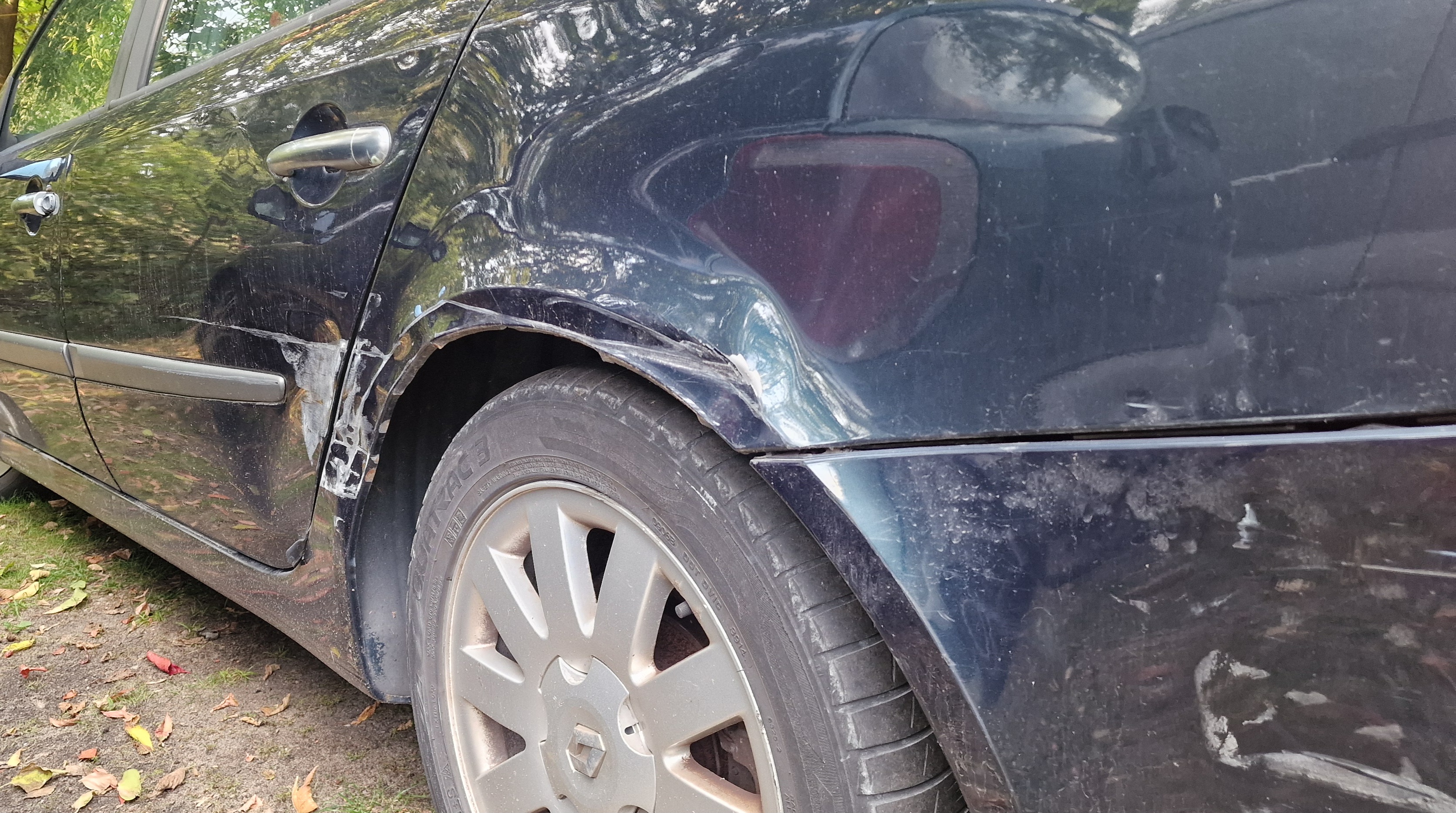 Pojazd o numerach ELE4FR4 uczestniczył w wypadku