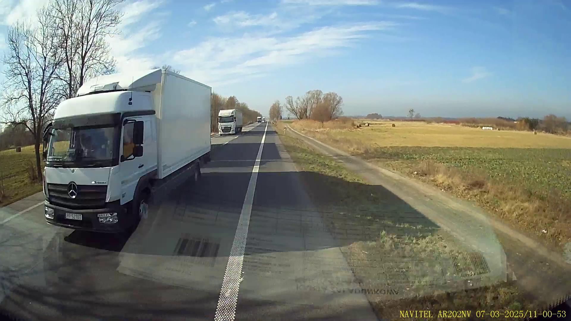 Pirat drogowy w pojeździe o numerach rejestracyjnych PP5210T