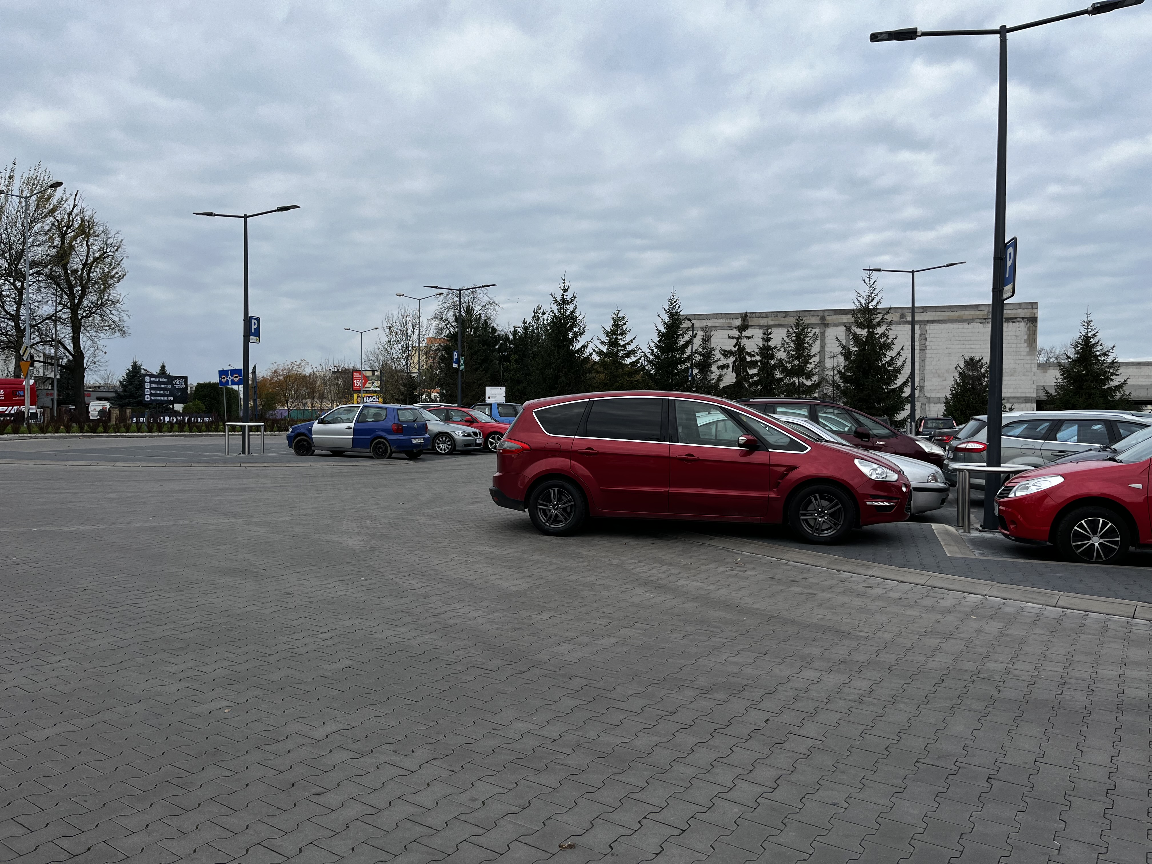 Mistrz parkowania w pojeździe o numerach LPU69400