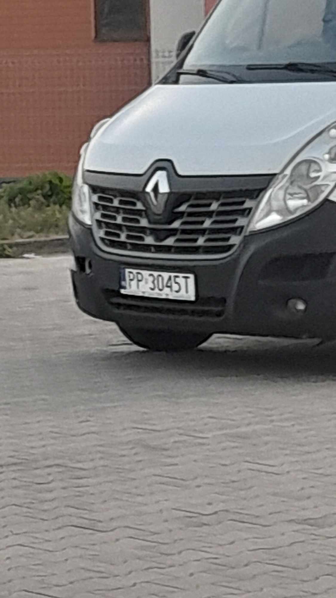 Pirat drogowy w pojeździe o numerach rejestracyjnych PP3045T