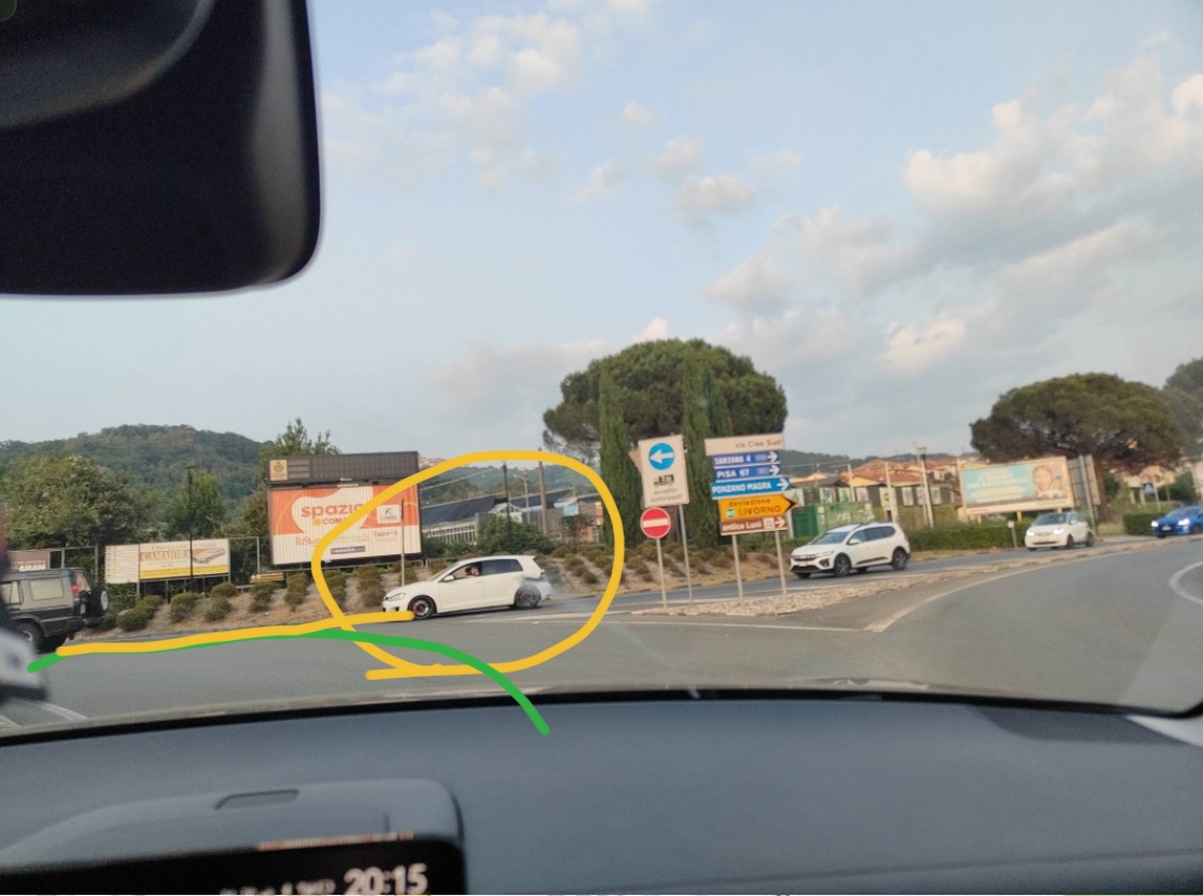 Pirat drogowy w pojeździe o numerach rejestracyjnych EY599XE