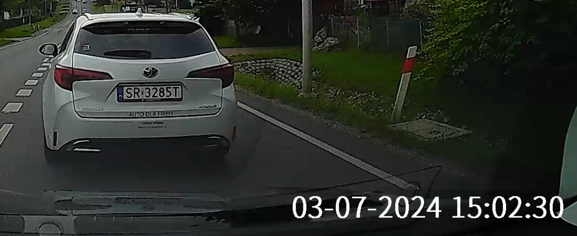 Pirat drogowy w pojeździe o numerach rejestracyjnych SR3285T