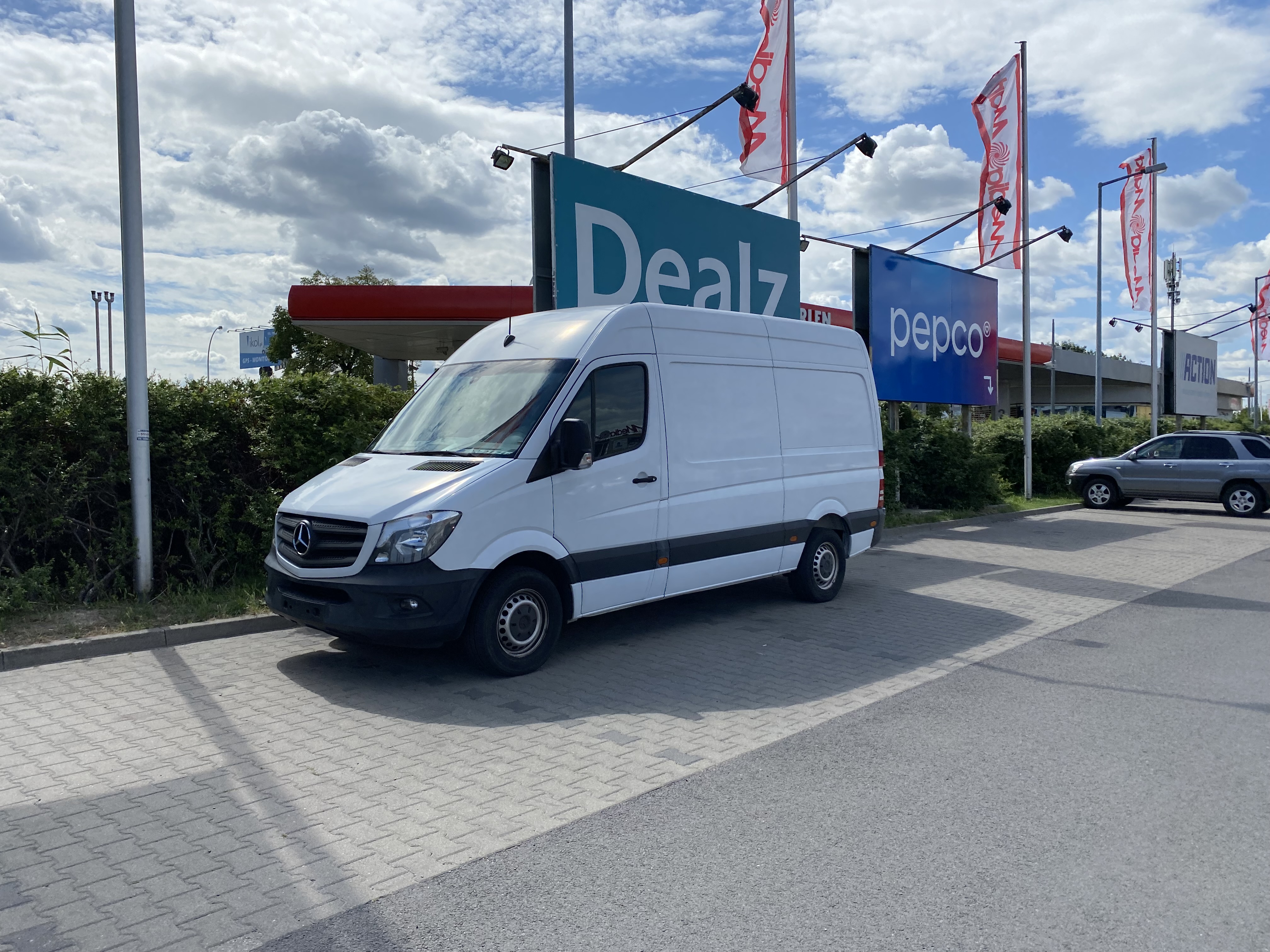 Skradziono pojazd o numerach rejestracyjnych WPR2171S