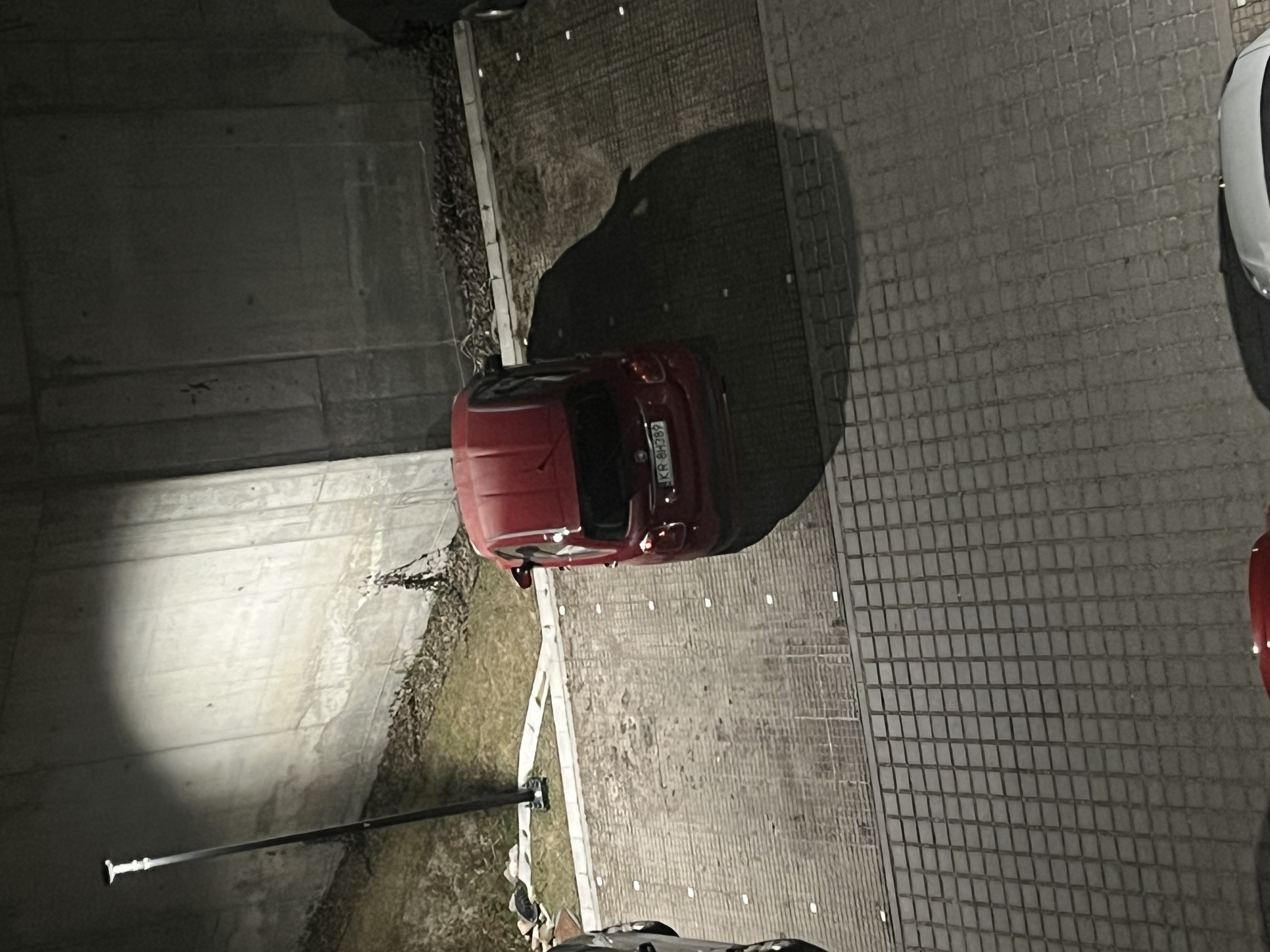 Mistrz parkowania w pojeździe o numerach KR8H389