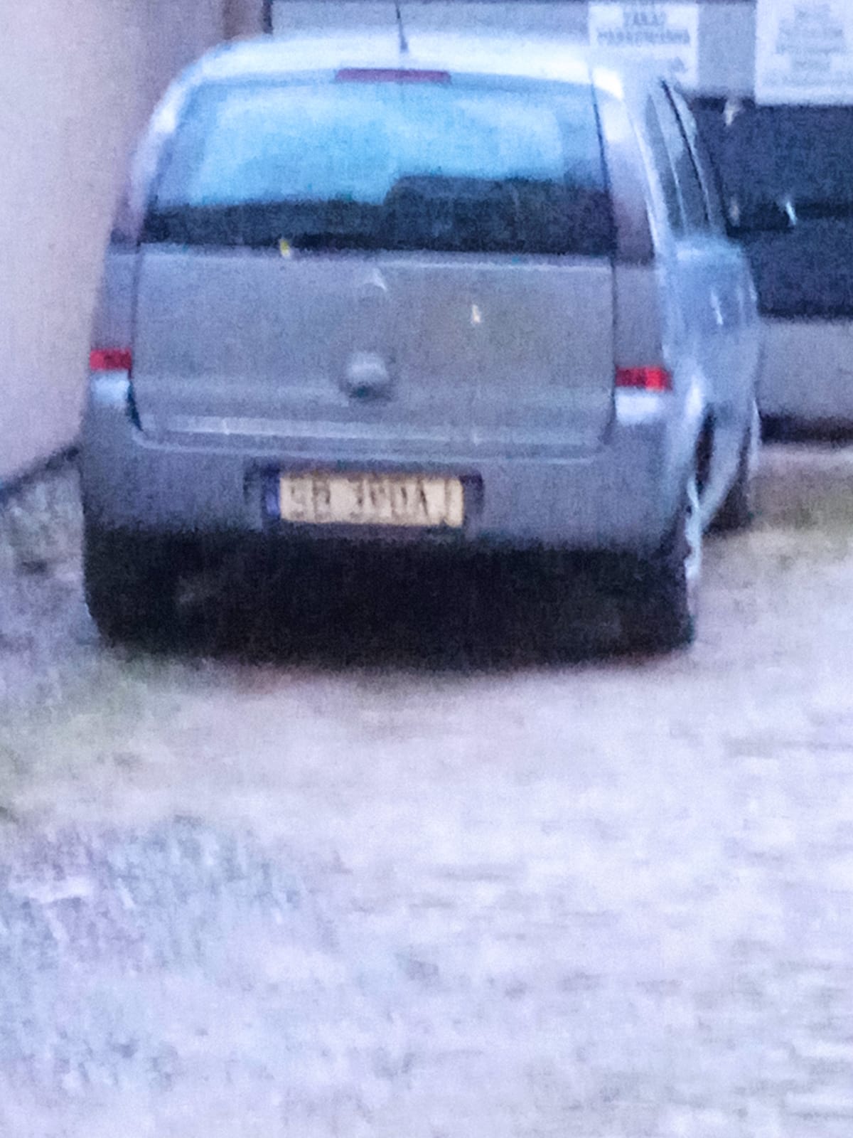 Chcialem sprawdzic pojazd i nie jestem pewien ale chyba macie błąd bo na tych numerach jest opel Meriva. ...
