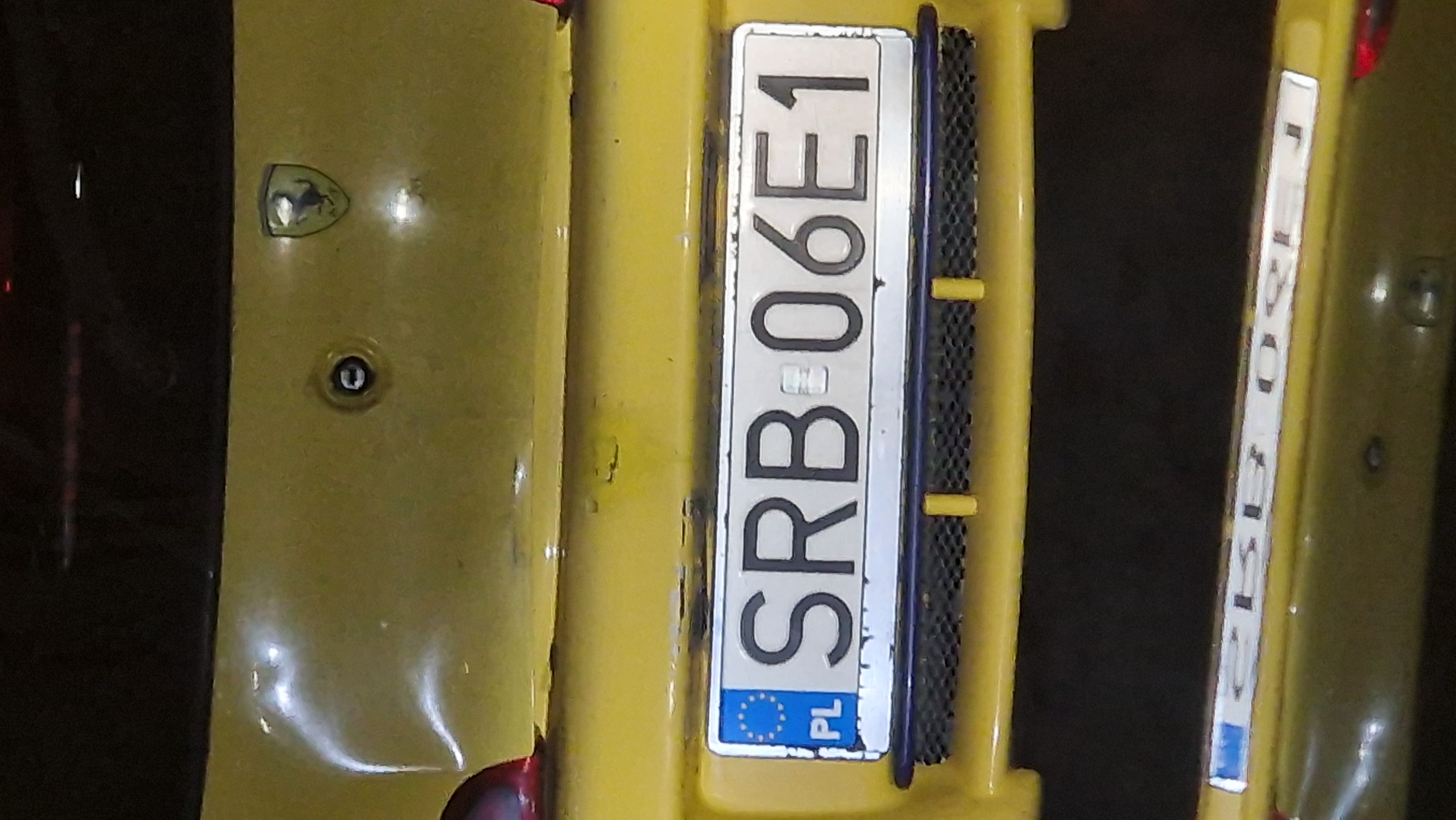 Pirat drogowy w pojeździe o numerach rejestracyjnych SRB06E1